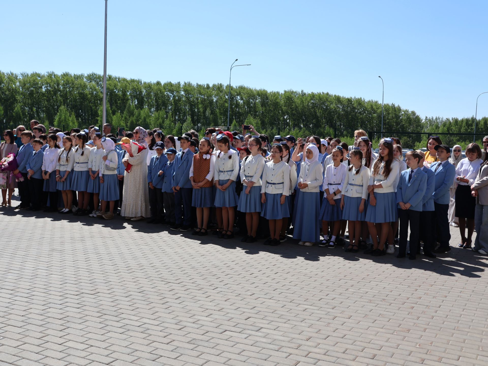 Сәләтле балалар өчен гуманитар гимназиядә Соңгы кыңгырау бәйрәме: Ак юллар сезгә, балалар!