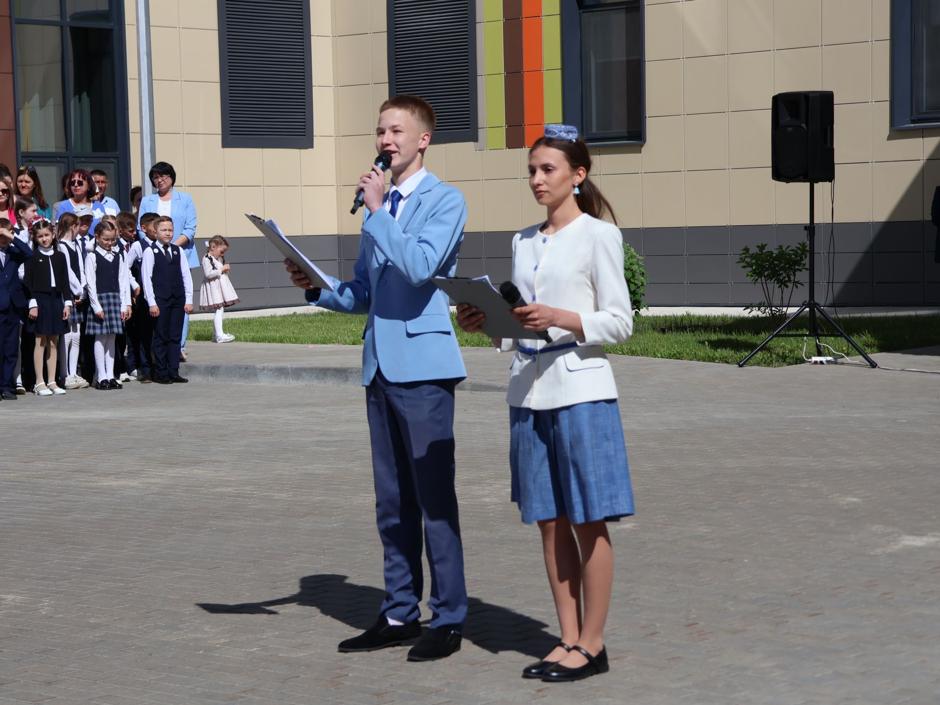 Сәләтле балалар өчен гуманитар гимназиядә Соңгы кыңгырау бәйрәме: Ак юллар сезгә, балалар!