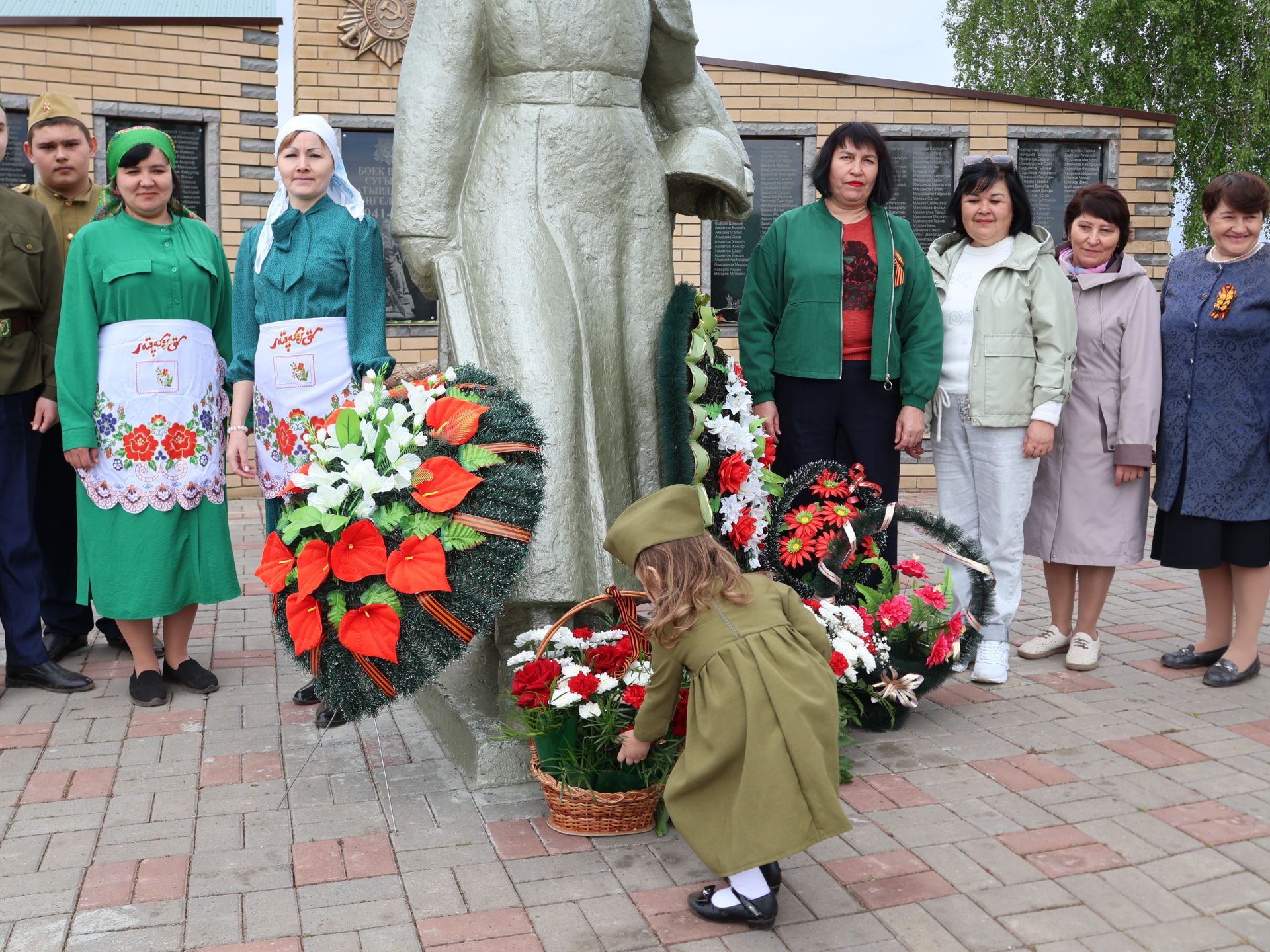 Бүген Такталачык халкы Бөек Җиңү алып килгән 400 батырын искә алды