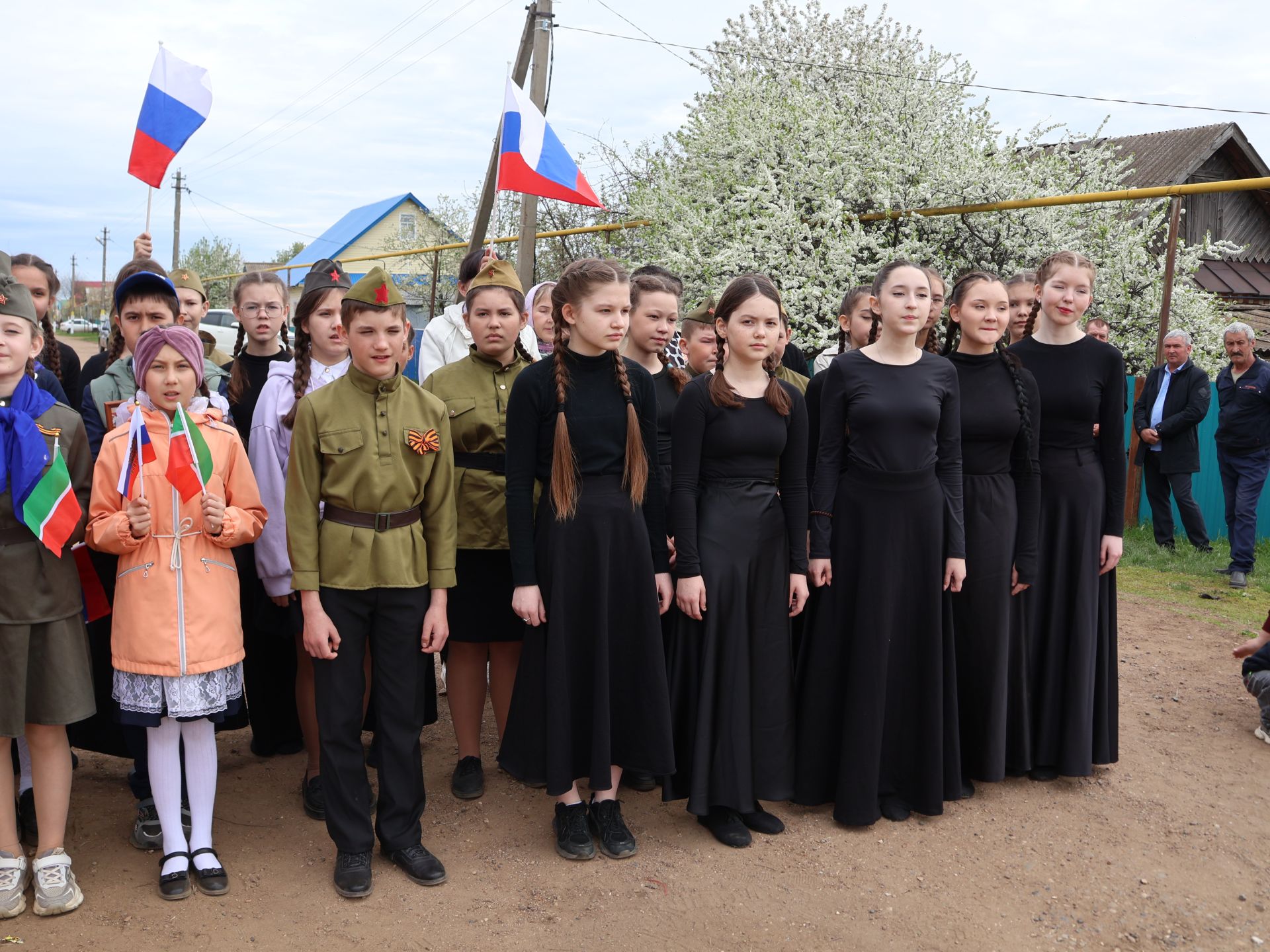 Бүген Такталачык халкы Бөек Җиңү алып килгән 400 батырын искә алды