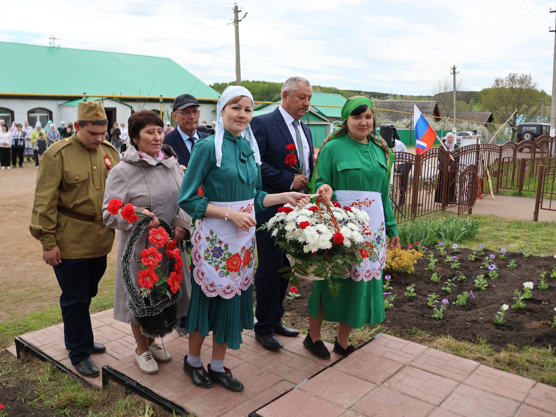Бүген Такталачык халкы Бөек Җиңү алып килгән 400 батырын искә алды