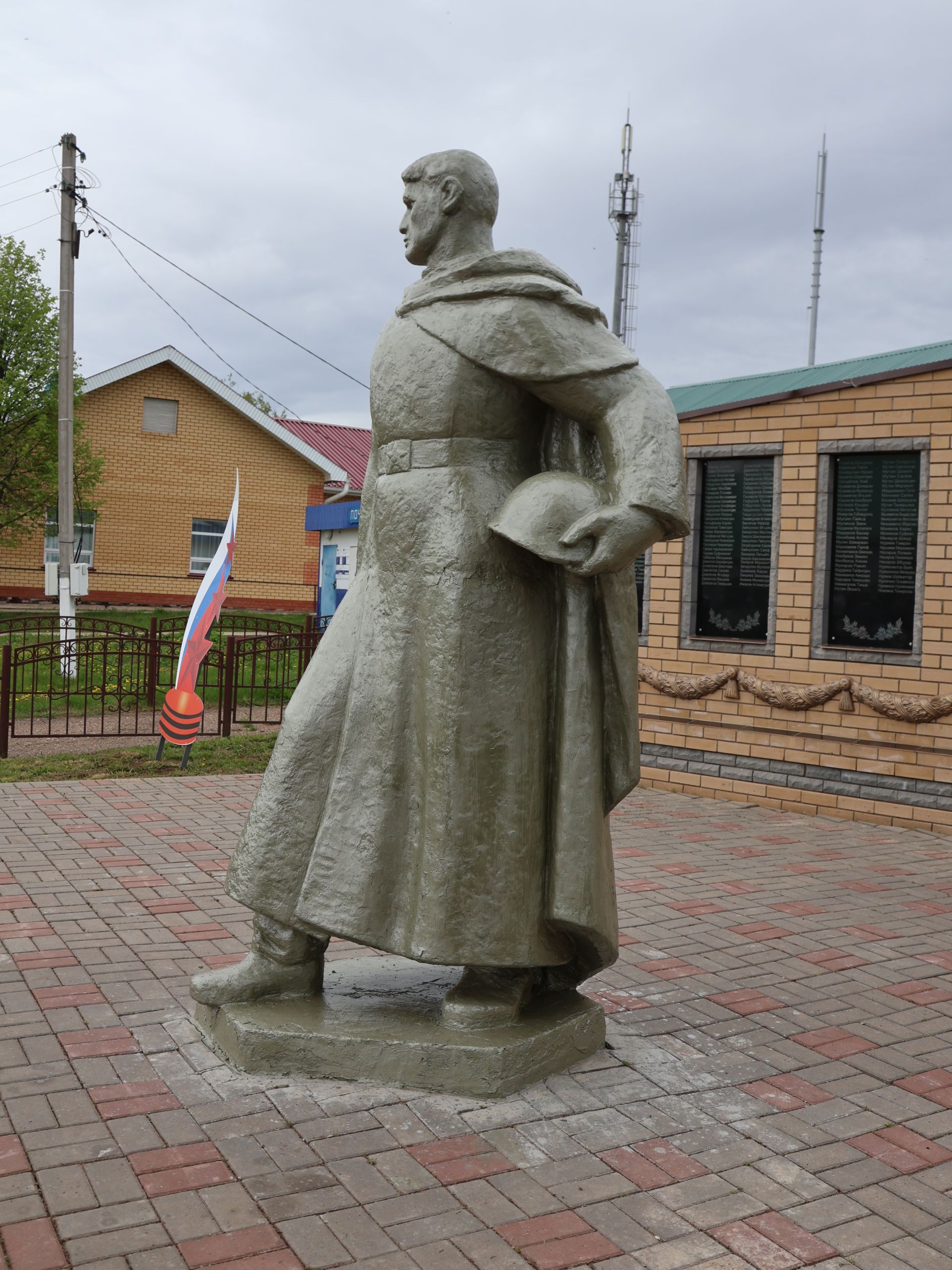 Бүген Такталачык халкы Бөек Җиңү алып килгән 400 батырын искә алды