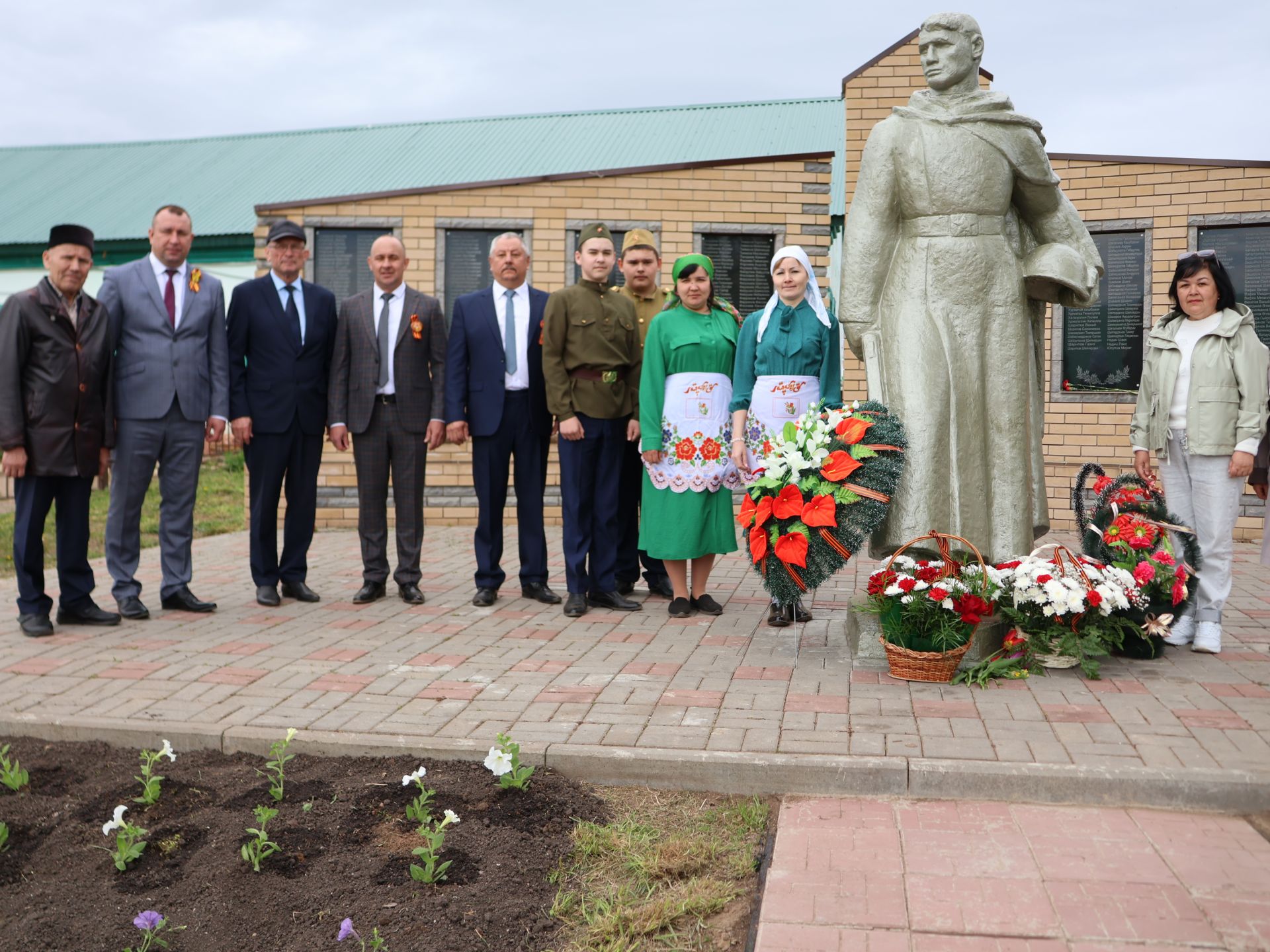 Бүген Такталачык халкы Бөек Җиңү алып килгән 400 батырын искә алды