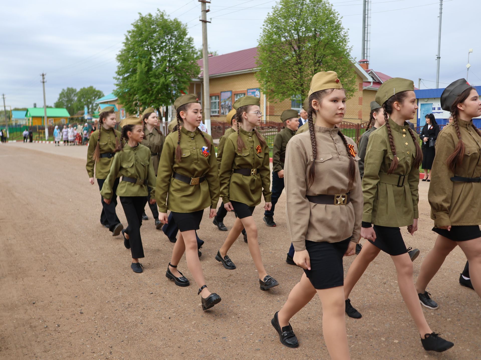 Бүген Такталачык халкы Бөек Җиңү алып килгән 400 батырын искә алды