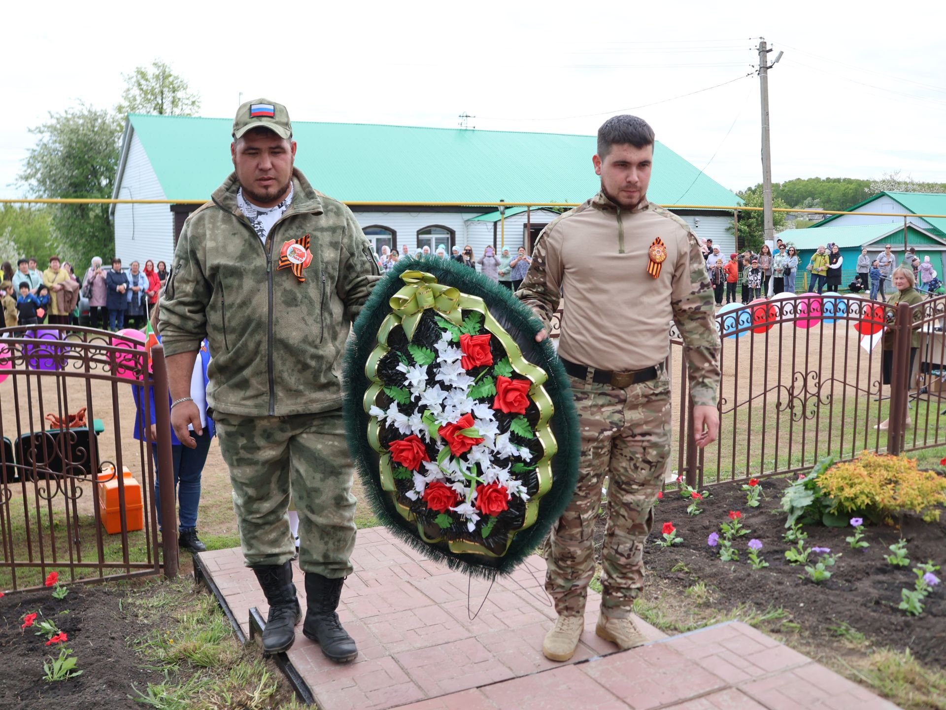 Бүген Такталачык халкы Бөек Җиңү алып килгән 400 батырын искә алды