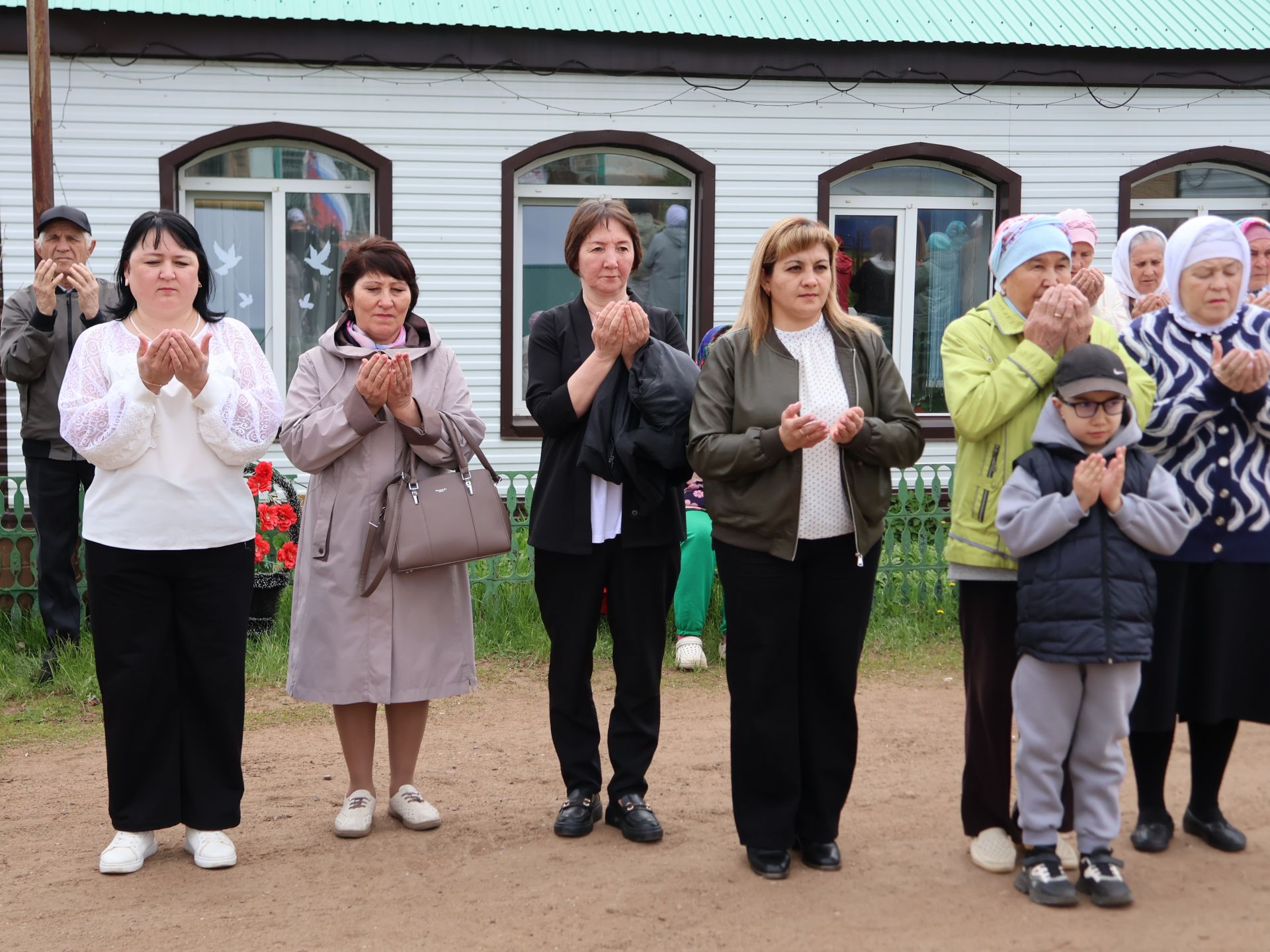Бүген Такталачык халкы Бөек Җиңү алып килгән 400 батырын искә алды