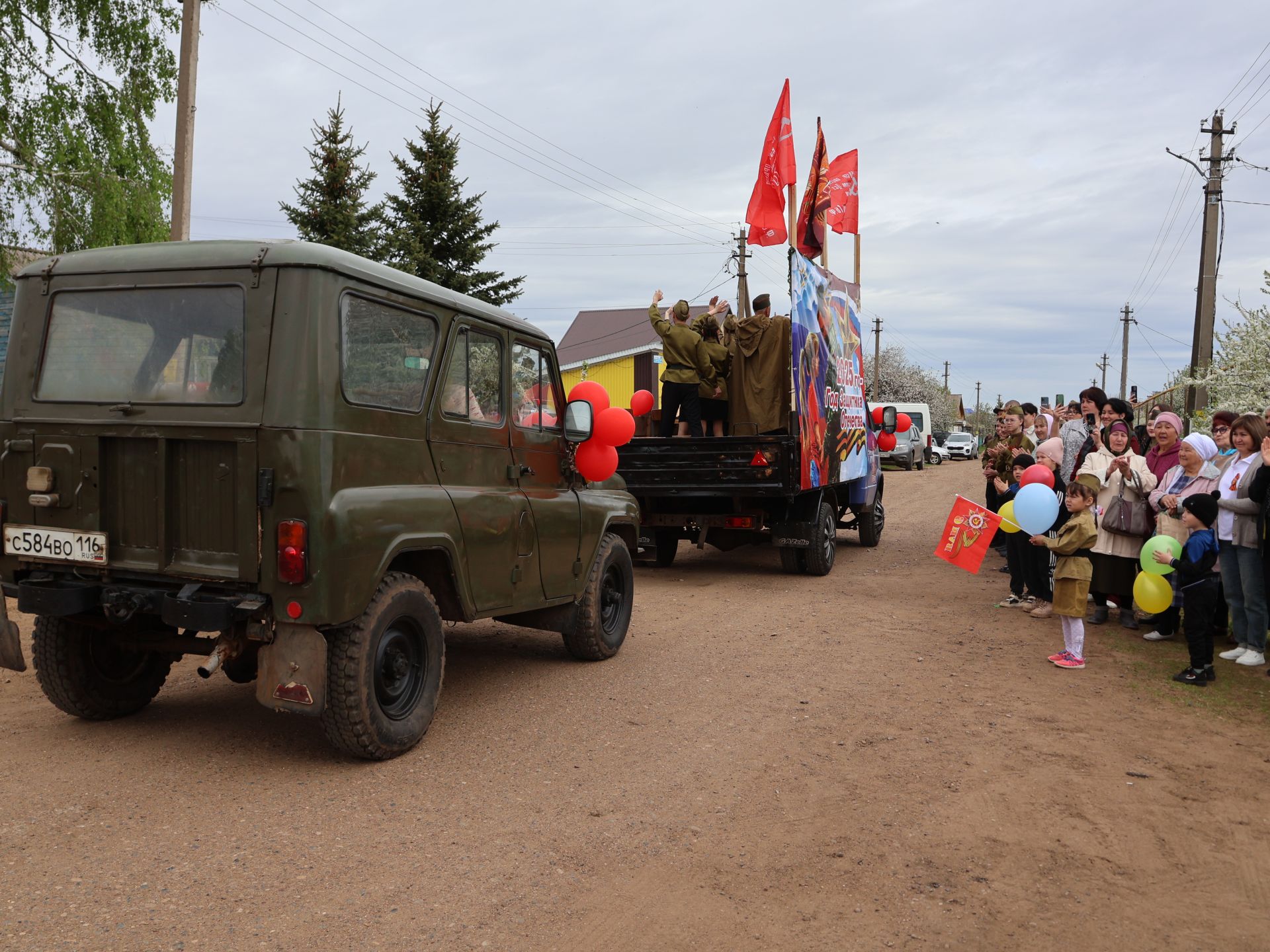 Бүген Такталачык халкы Бөек Җиңү алып килгән 400 батырын искә алды