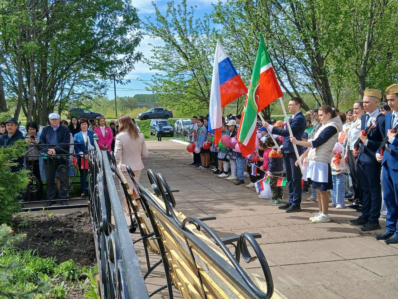 Иске Богады авылында Бөек Җиңү бәйрәмендә махсус хәрби операция батырларына багышлап Хәтер тактасы ачылды