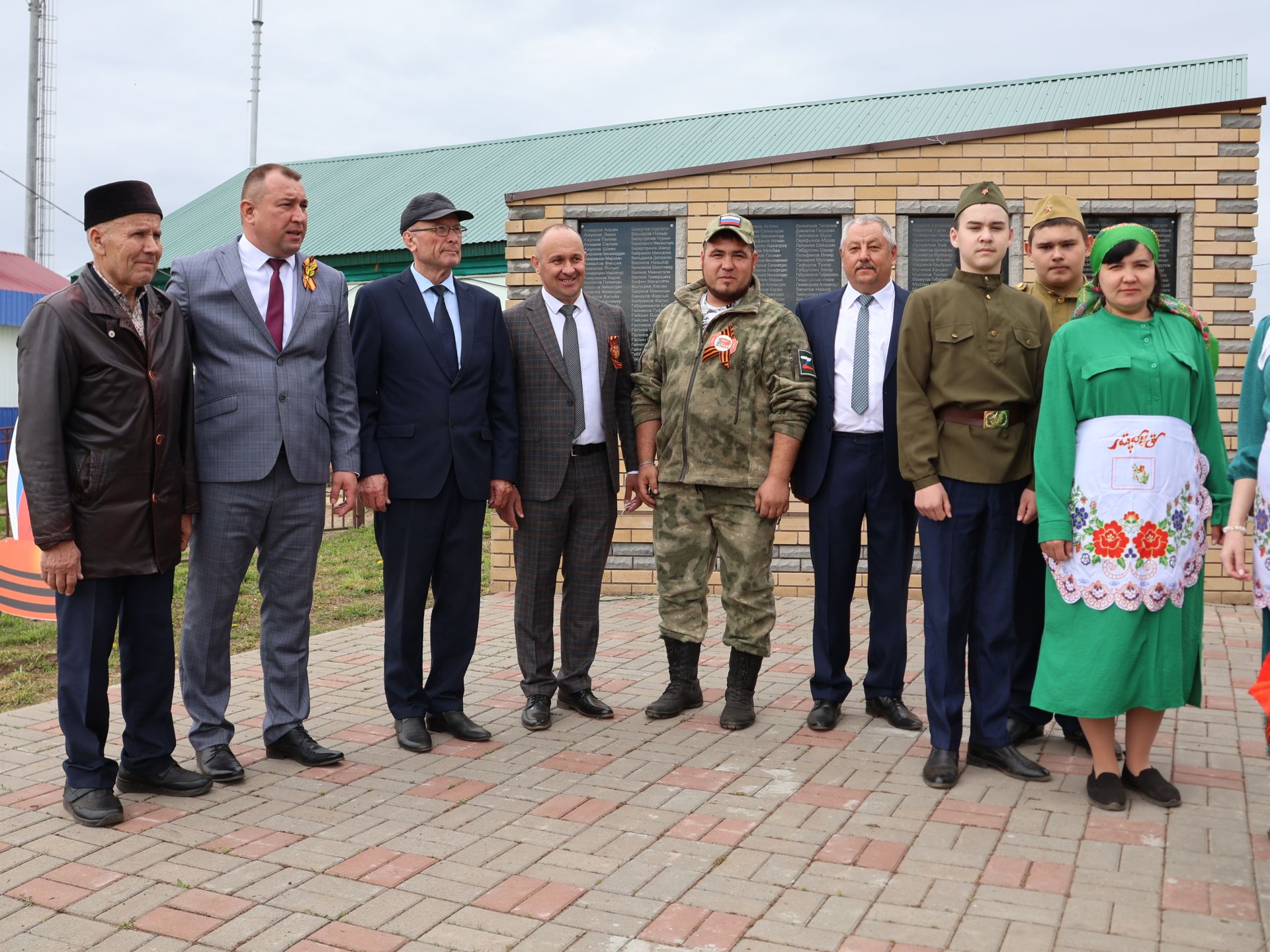Бүген Такталачык халкы Бөек Җиңү алып килгән 400 батырын искә алды