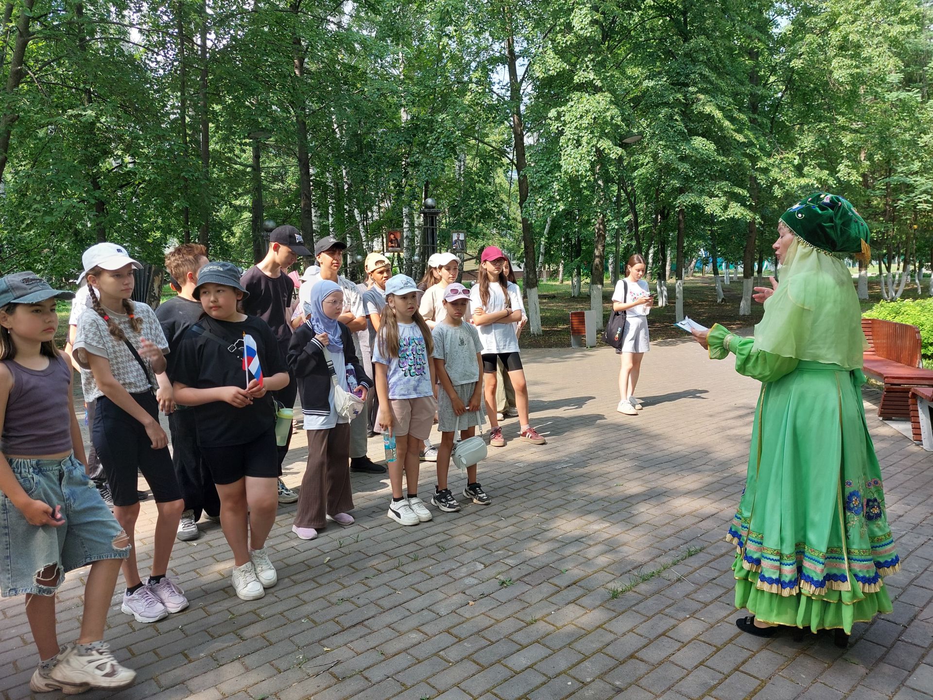 Россия көненә милли кием ки!