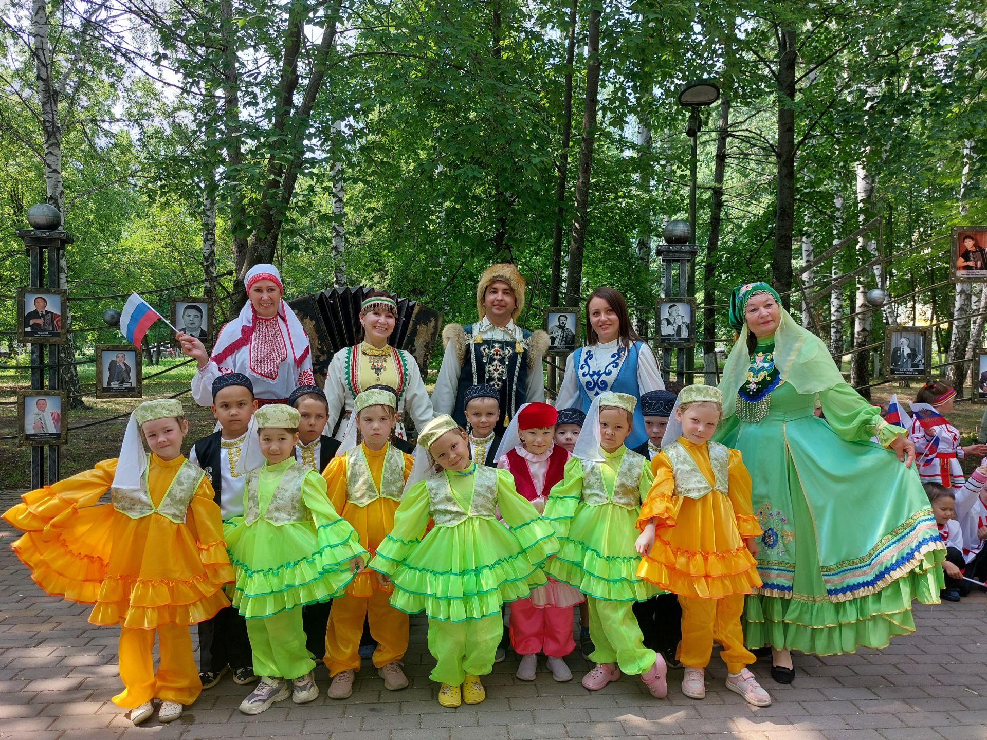 Россия көненә милли кием ки!