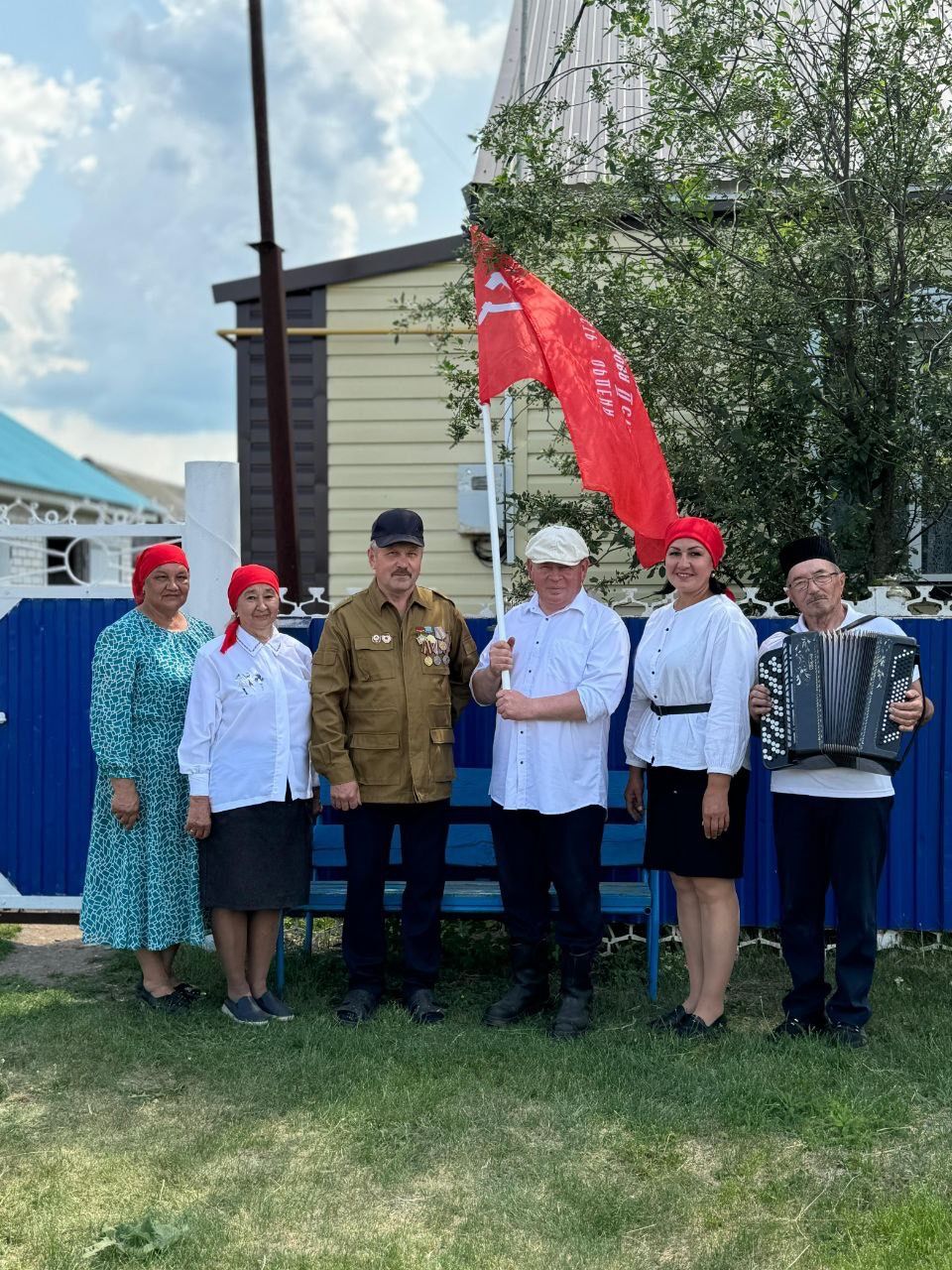 Җиңү Байрагы Иске Байсарга килде