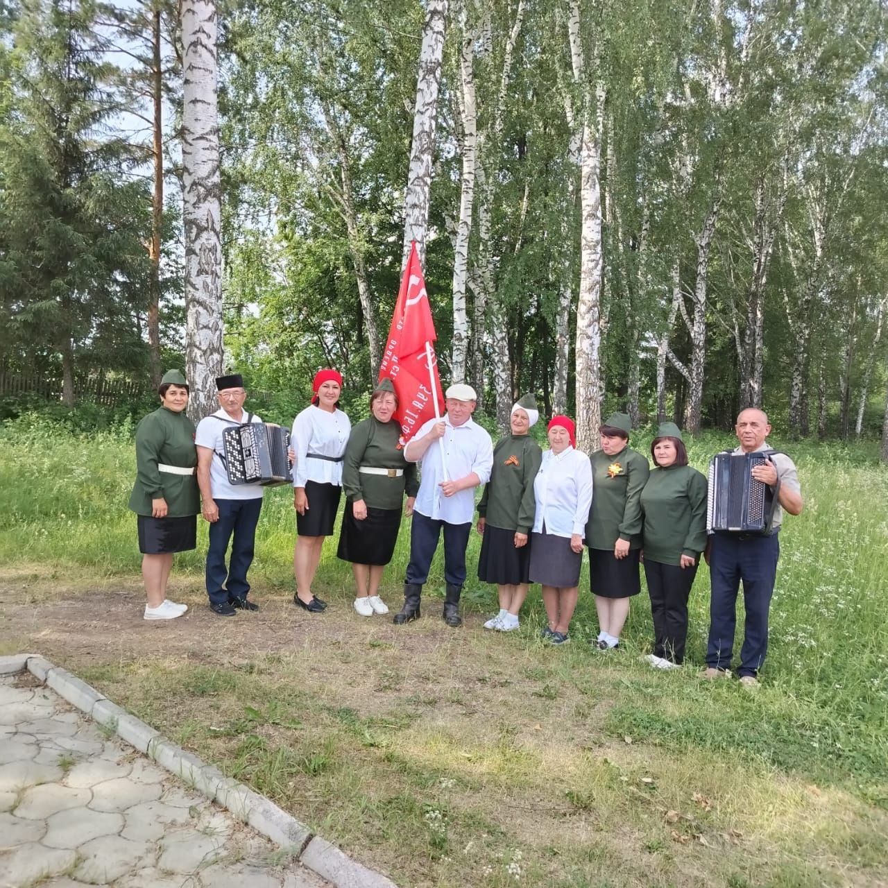 Җиңү Байрагы Иске Байсарга килде