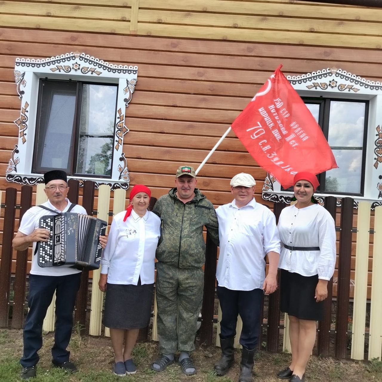 Җиңү Байрагы Иске Байсарга килде