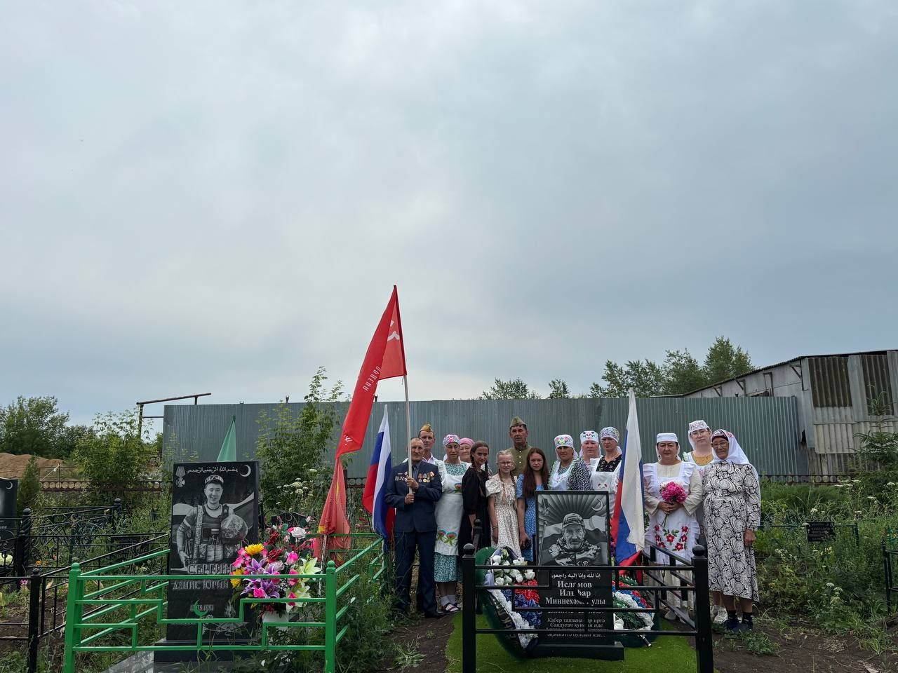 Җиңү байрагын Зөбәер Сабантуенда армия сафларына китәчәк Айнур Галләмов мәйдан буйлап йөртте