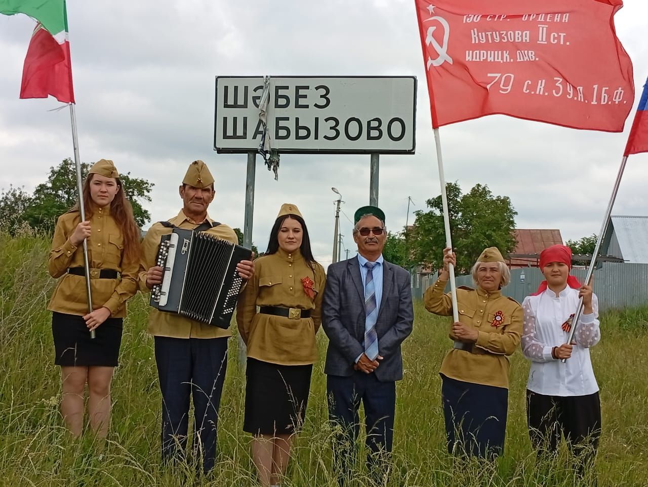 Чалманаратта Җиңү байрагы белән махсус хәрби операция батырларының гаиләләренә килделәр