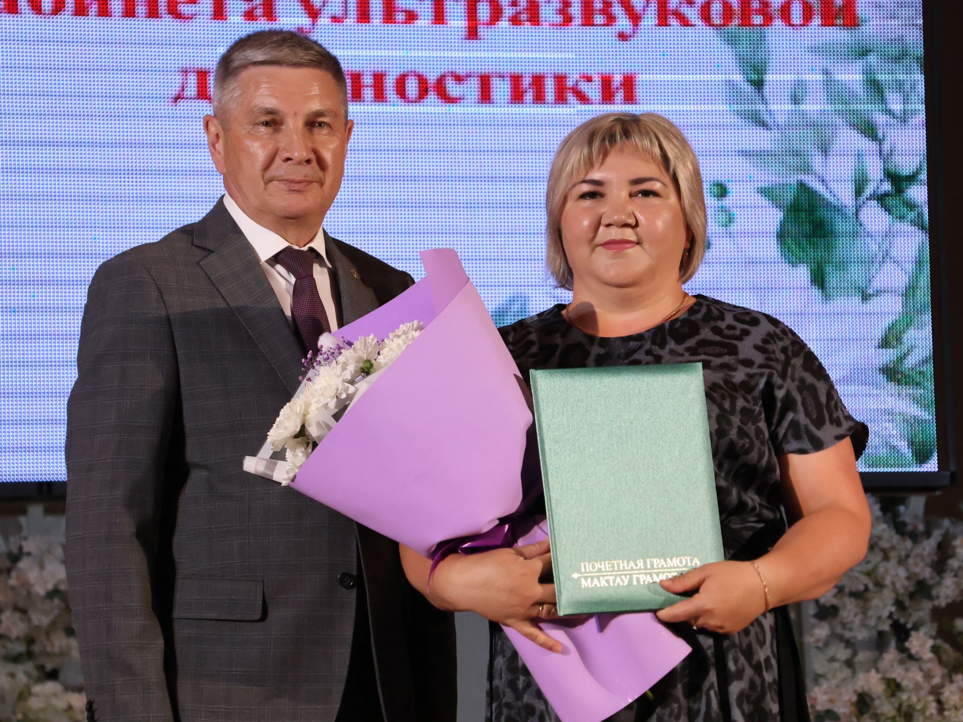 Актаныш хастаханәсенең фельдшер-лаборанты Зәнфирә Нәбиева: Яратмасам, бер урында 37 ел буе эшләмәс идем!