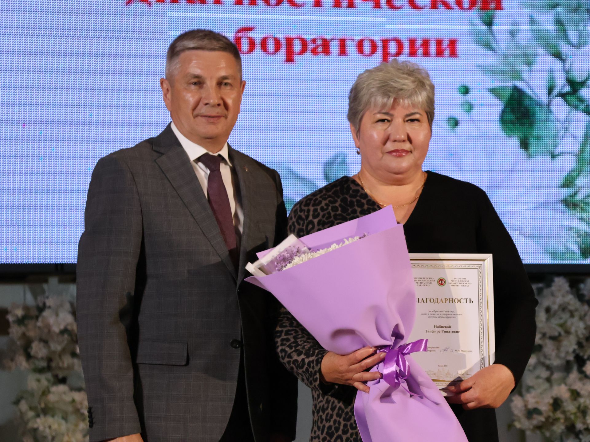 Актаныш хастаханәсенең фельдшер-лаборанты Зәнфирә Нәбиева: Яратмасам, бер урында 37 ел буе эшләмәс идем!