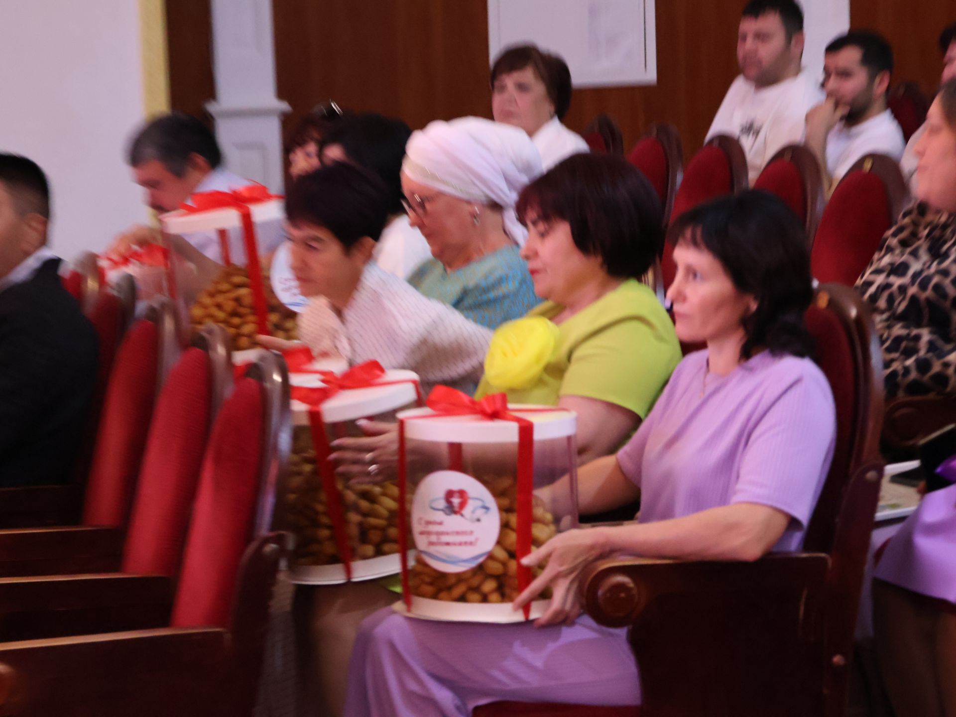 Актаныш район үзәк хастаханәсенең «Ак чәчәкләр» конкурсы җиңүчеләре белән танышыгыз