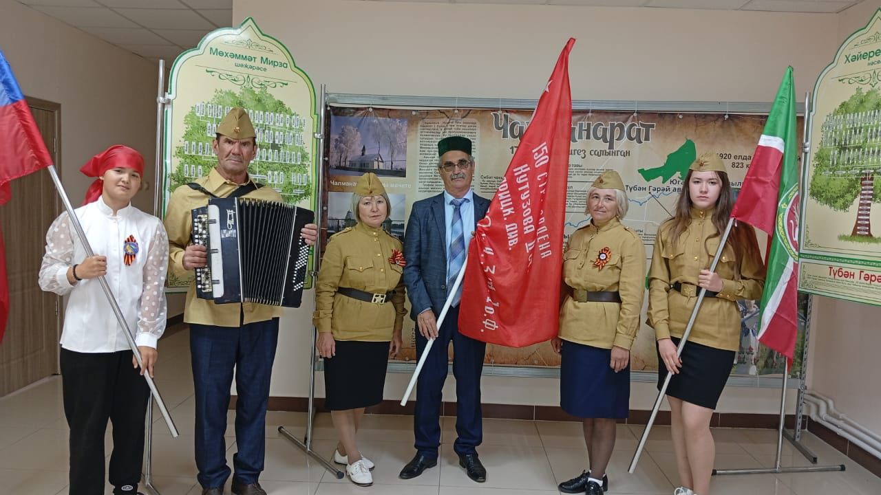 Чалманаратта Җиңү байрагы белән махсус хәрби операция батырларының гаиләләренә килделәр