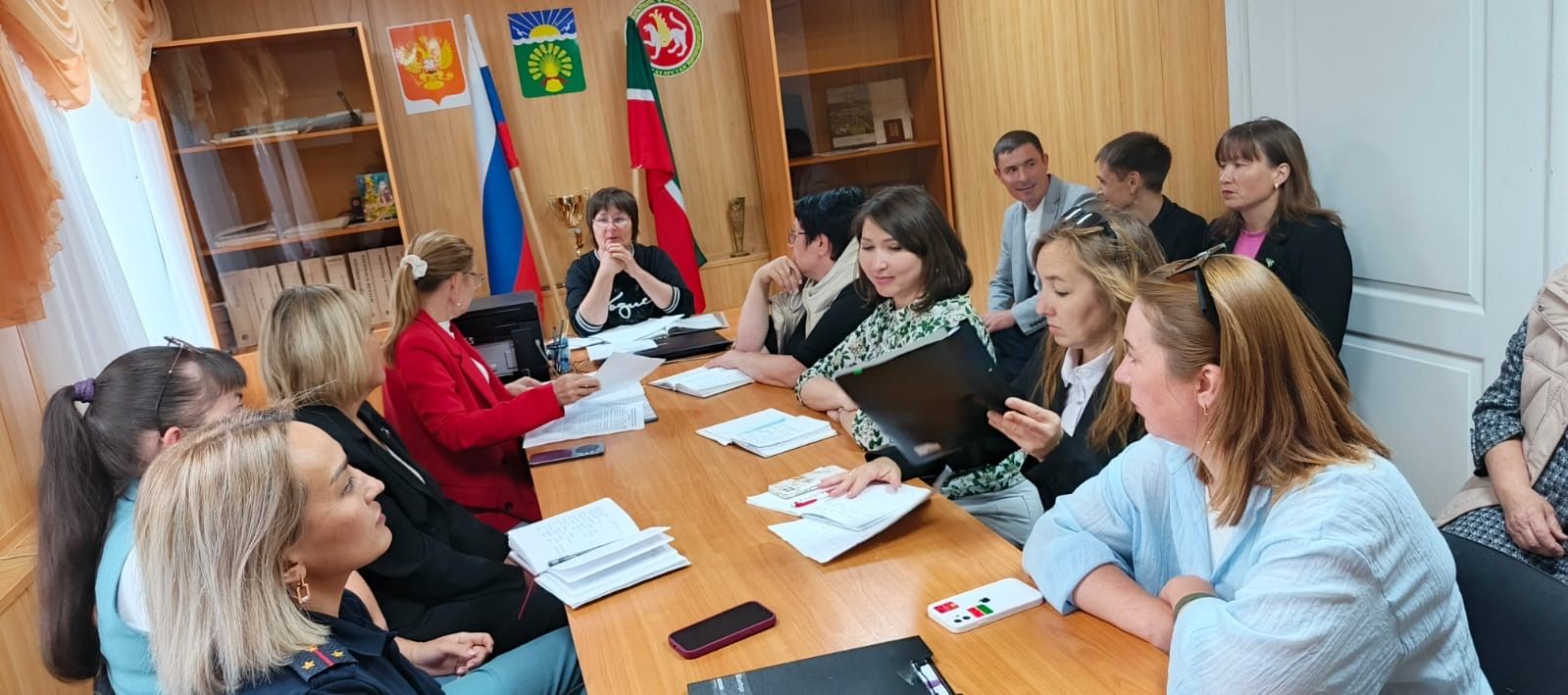 Район балигъ булмаганнар белән эшләү комиссиясе авыл җирлекләрендә күчмә эшчәнлек алып бара