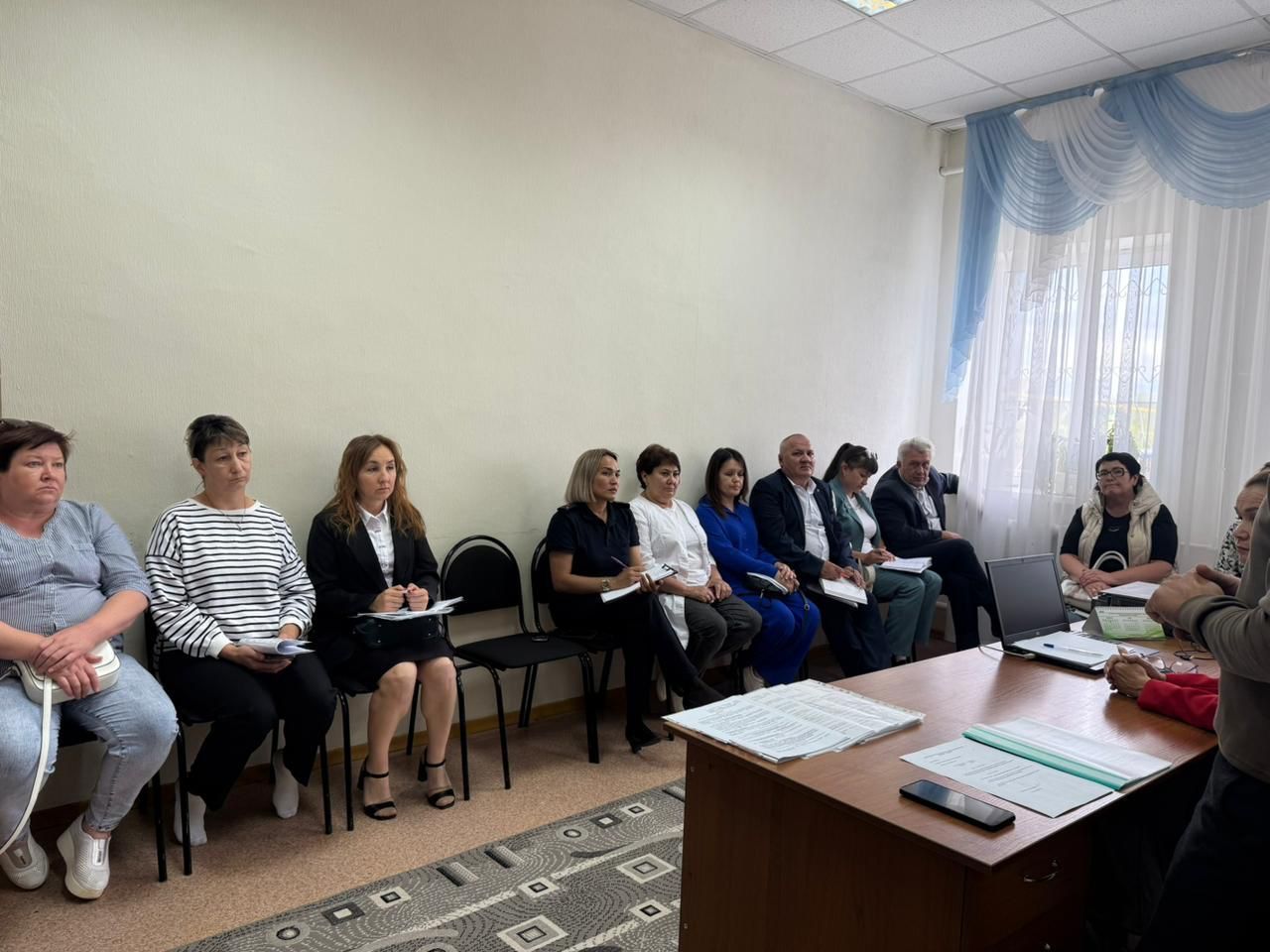 Район балигъ булмаганнар белән эшләү комиссиясе авыл җирлекләрендә күчмә эшчәнлек алып бара