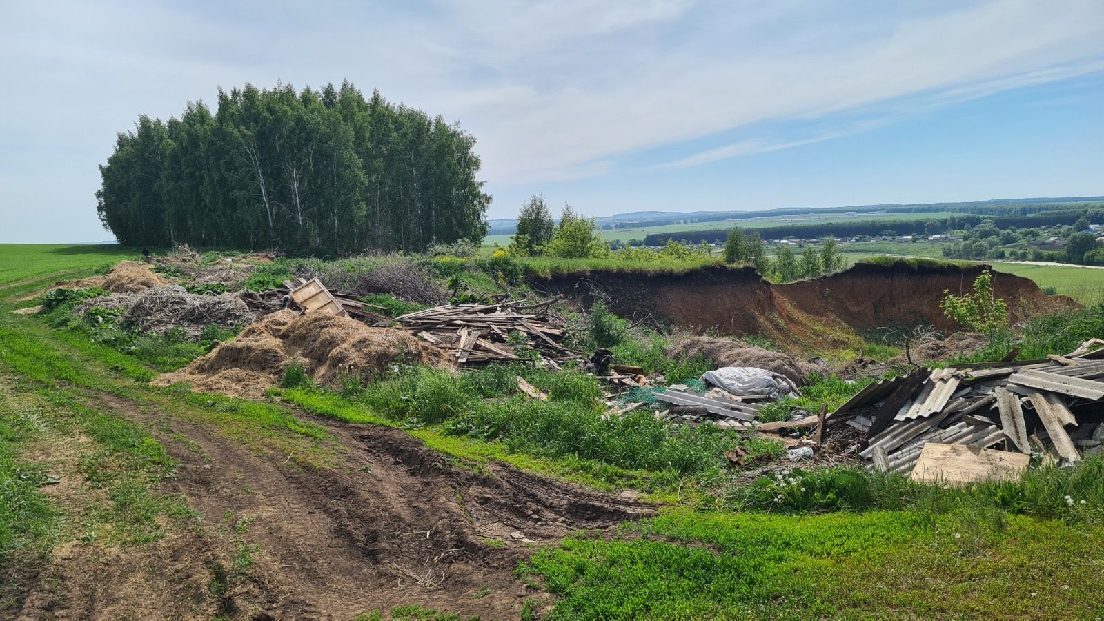 В рамках санитарного двухмесячника продолжаются совместные рейды сотрудников Министерства экологии и ГБУ «Безопасность дорожного движения»!