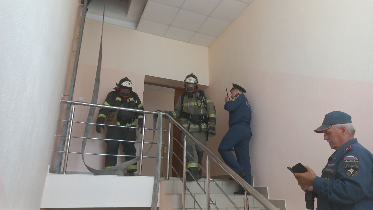 МЧС хезмәткәрләре «Бүләк» төбәкара лагеренда янгын куркынычсызылыгы дәресе уздырды