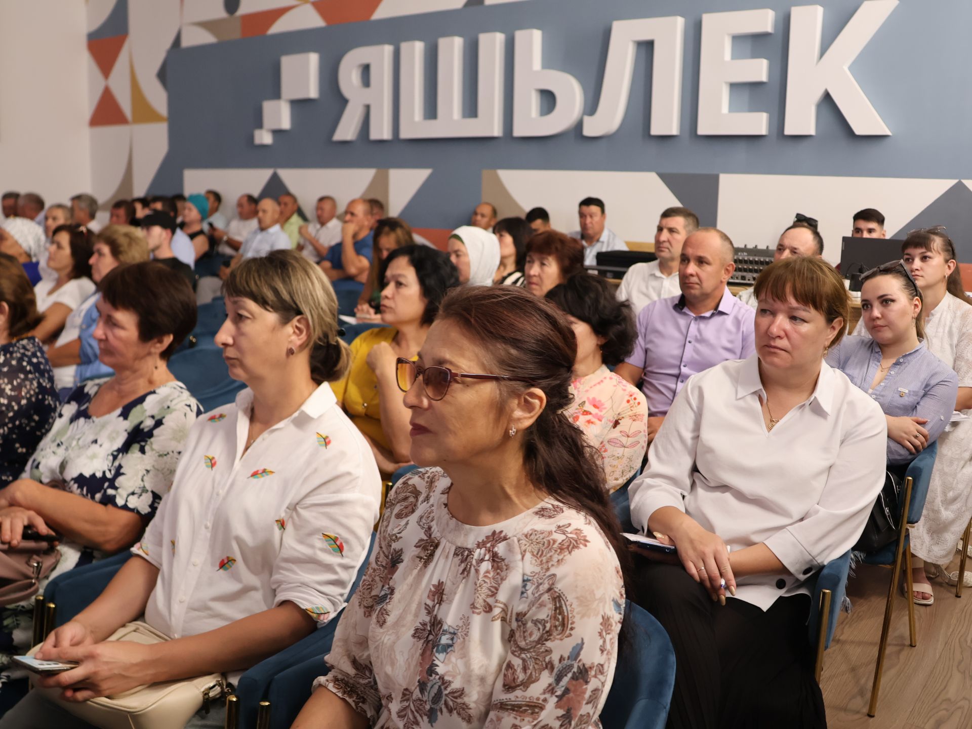 Балигъ булмаган балалар һәм аларның хокукларын яклау комиссиясенең киңәйтелгән утырышында: Балаларыбызны саклыйк!