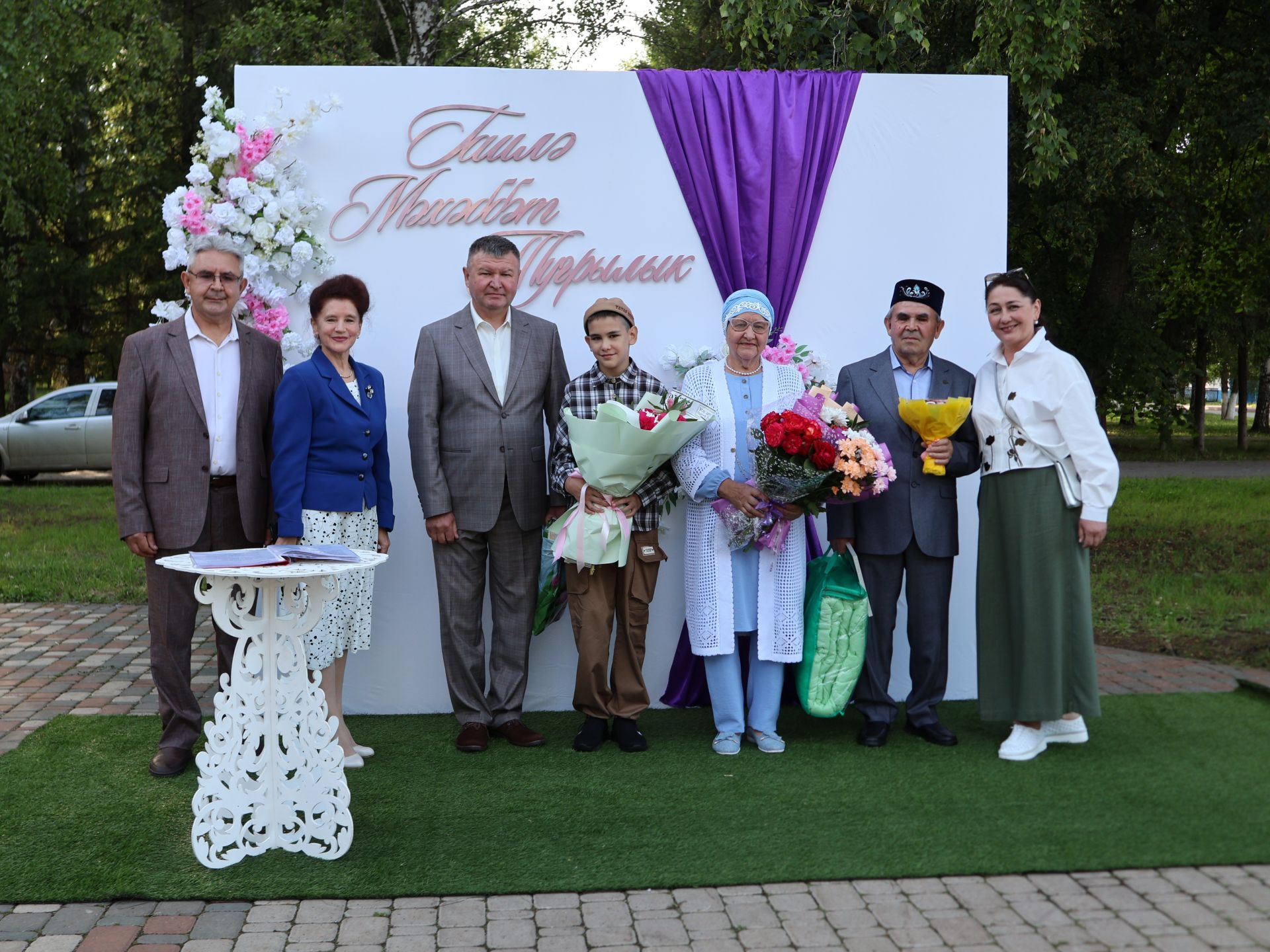 «Пар балдак»та мәңгелек мәхәббәт: Актаныш Бриллиант, Зөбәрҗәт һәм Алтын туй юбилярларын котлады