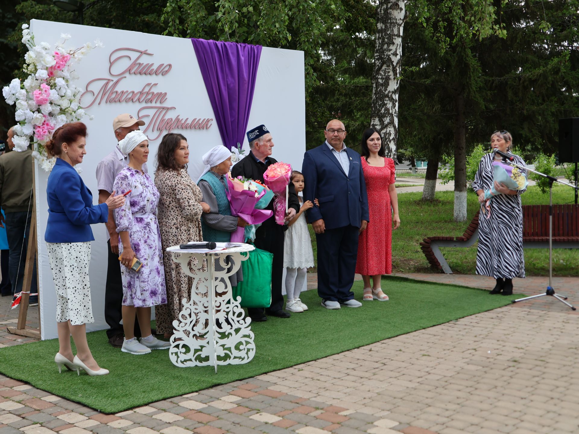 «Пар балдак»та мәңгелек мәхәббәт: Актаныш Бриллиант, Зөбәрҗәт һәм Алтын туй юбилярларын котлады