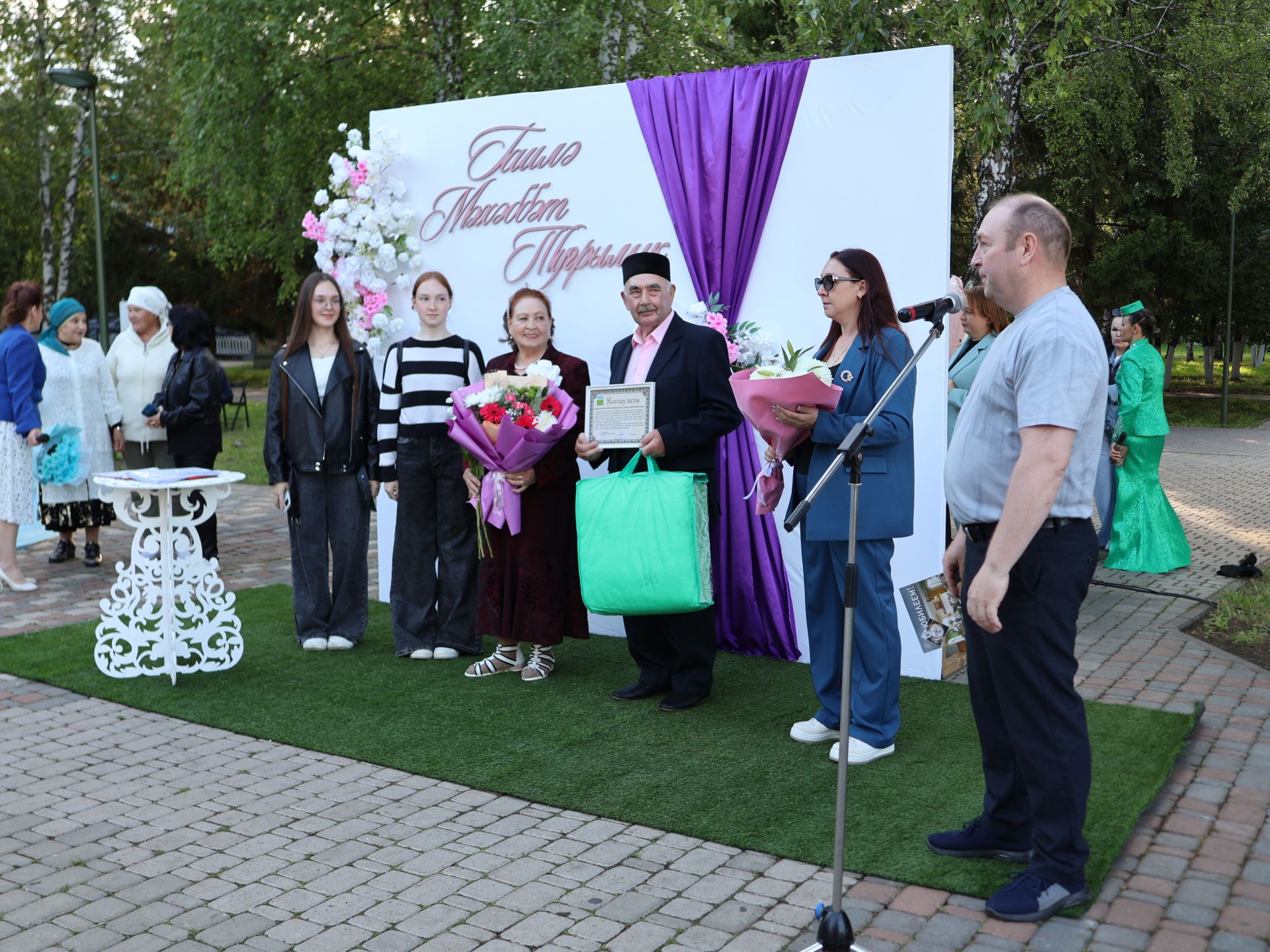 «Пар балдак»та мәңгелек мәхәббәт: Актаныш Бриллиант, Зөбәрҗәт һәм Алтын туй юбилярларын котлады