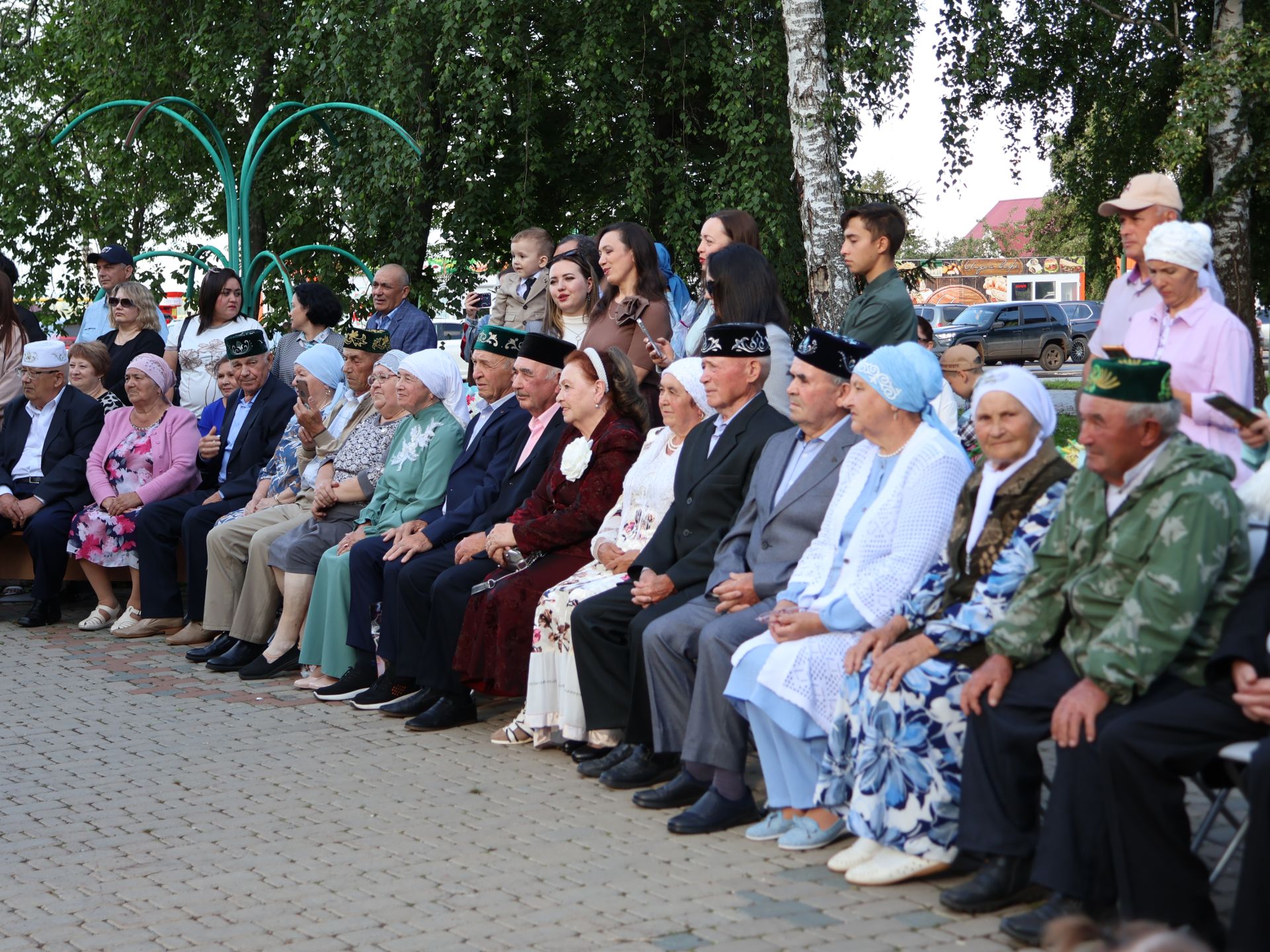«Пар балдак»та мәңгелек мәхәббәт: Актаныш Бриллиант, Зөбәрҗәт һәм Алтын туй юбилярларын котлады