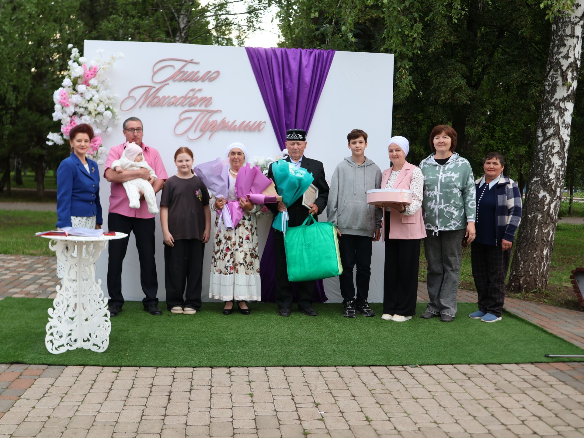 «Пар балдак»та мәңгелек мәхәббәт: Актаныш Бриллиант, Зөбәрҗәт һәм Алтын туй юбилярларын котлады