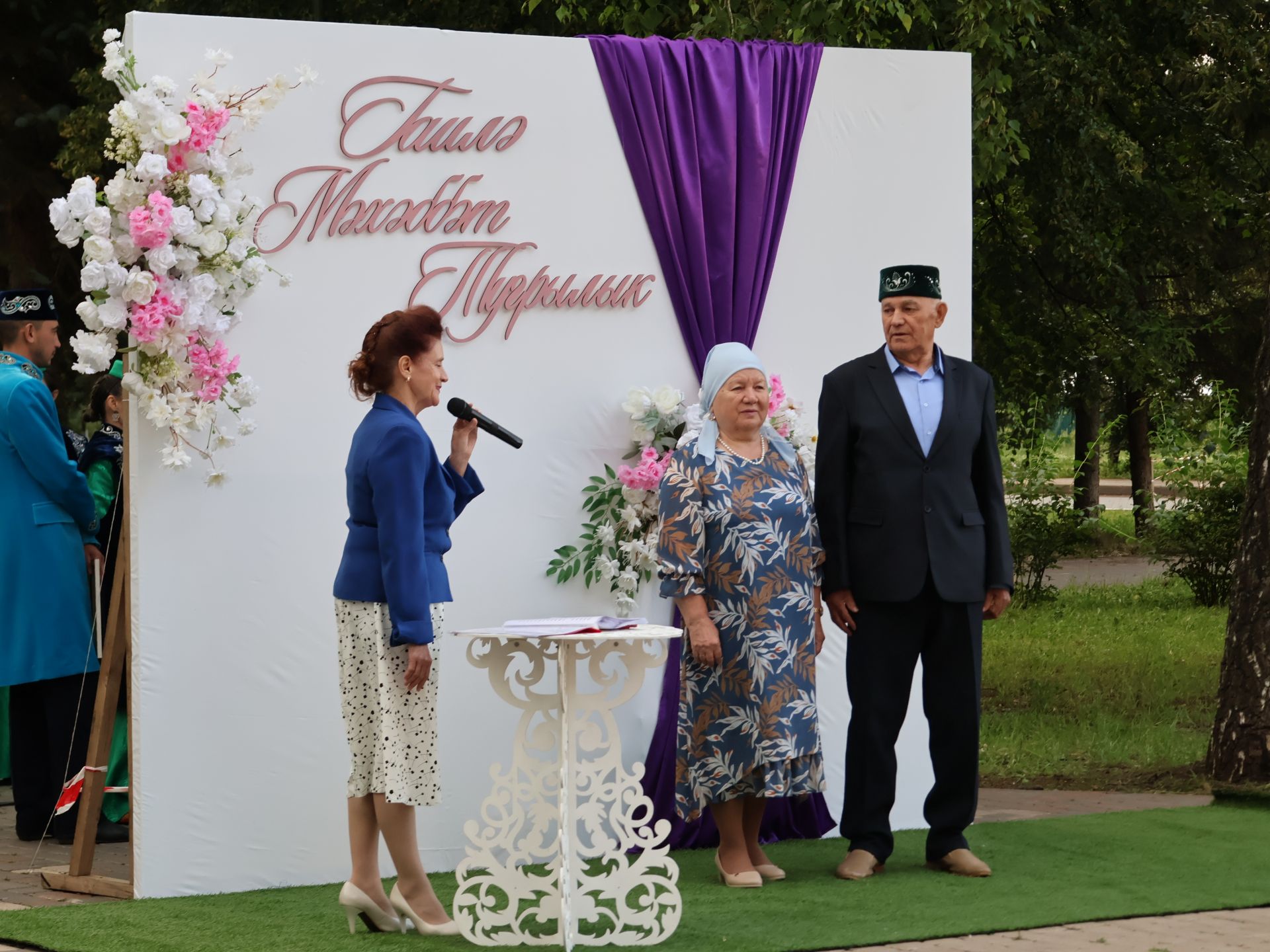 «Пар балдак»та мәңгелек мәхәббәт: Актаныш Бриллиант, Зөбәрҗәт һәм Алтын туй юбилярларын котлады