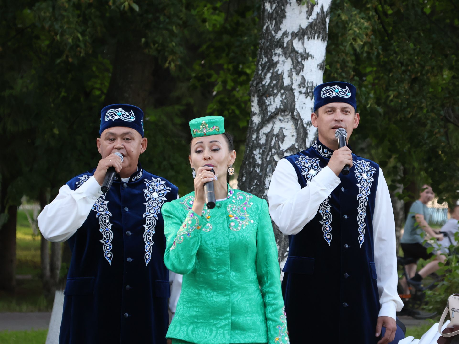 «Пар балдак»та мәңгелек мәхәббәт: Актаныш Бриллиант, Зөбәрҗәт һәм Алтын туй юбилярларын котлады