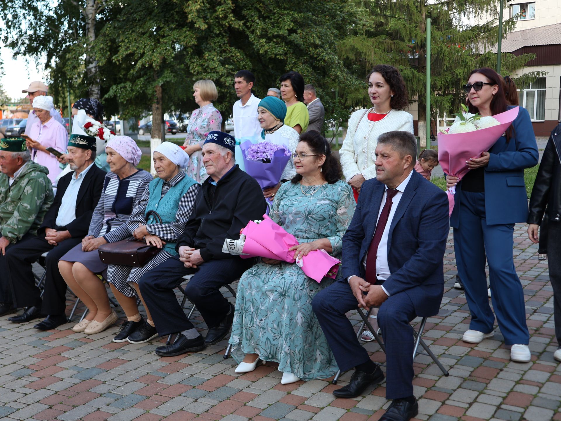 «Пар балдак»та мәңгелек мәхәббәт: Актаныш Бриллиант, Зөбәрҗәт һәм Алтын туй юбилярларын котлады