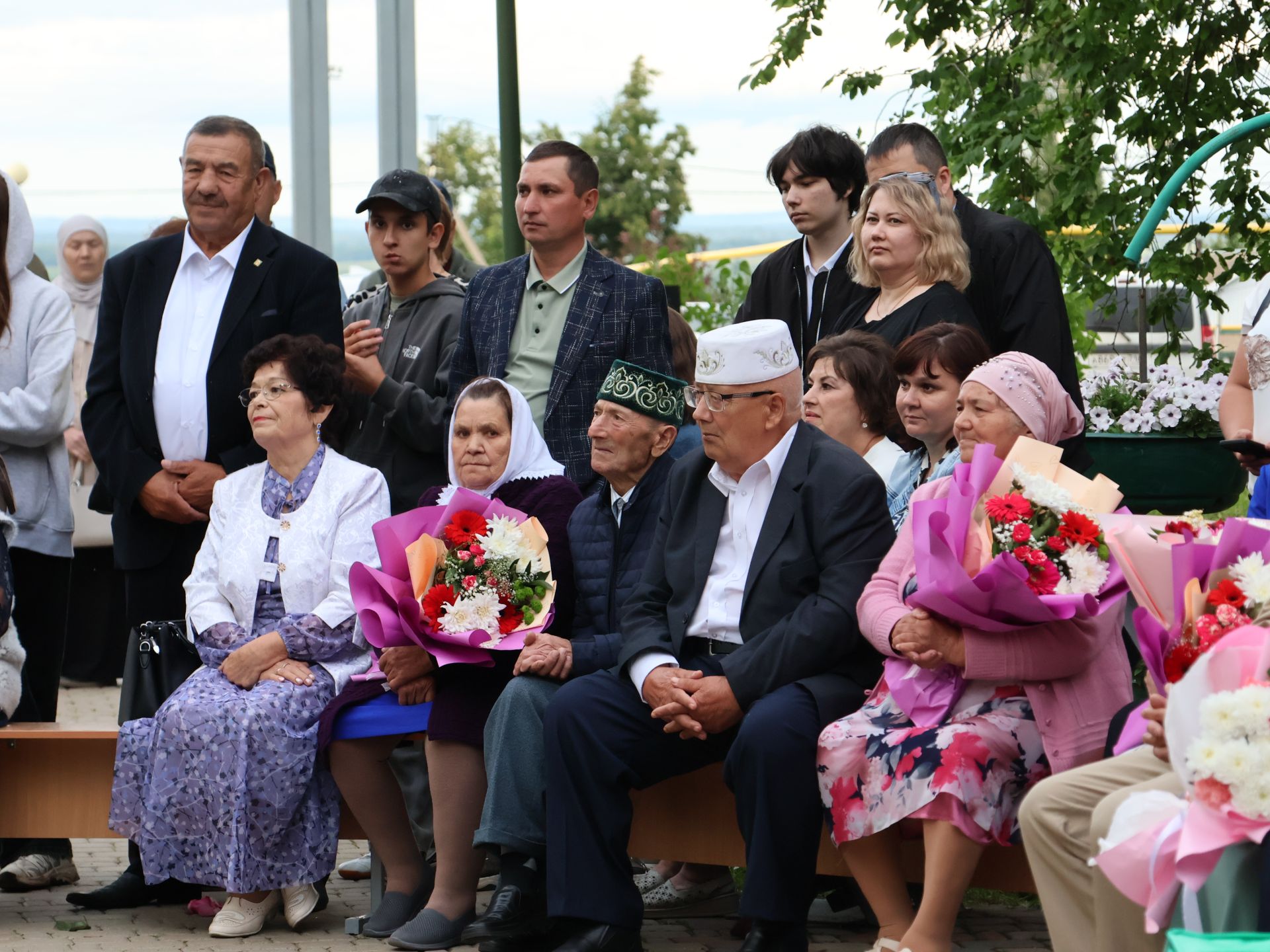 «Пар балдак»та мәңгелек мәхәббәт: Актаныш Бриллиант, Зөбәрҗәт һәм Алтын туй юбилярларын котлады