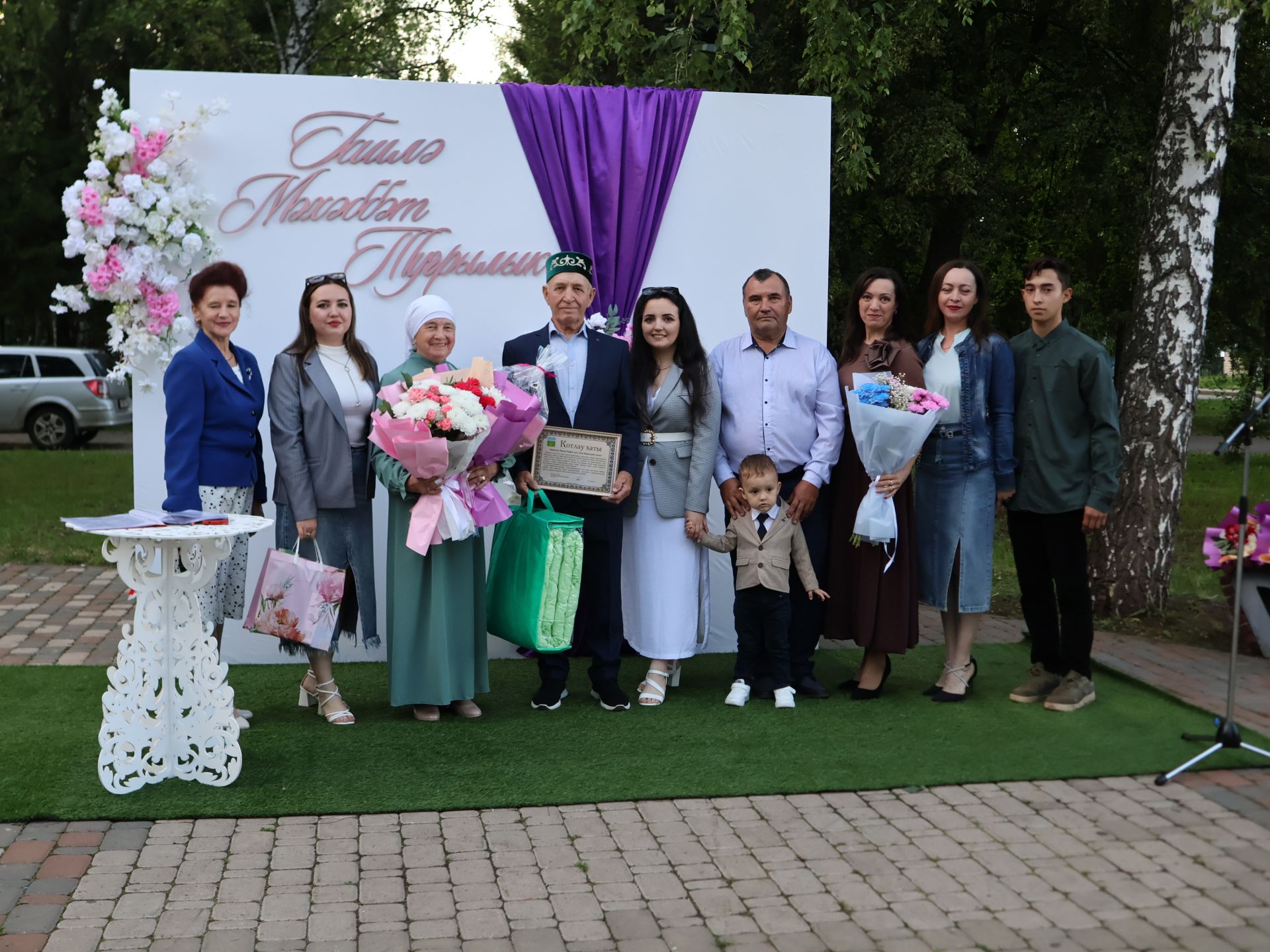 «Пар балдак»та мәңгелек мәхәббәт: Актаныш Бриллиант, Зөбәрҗәт һәм Алтын туй юбилярларын котлады