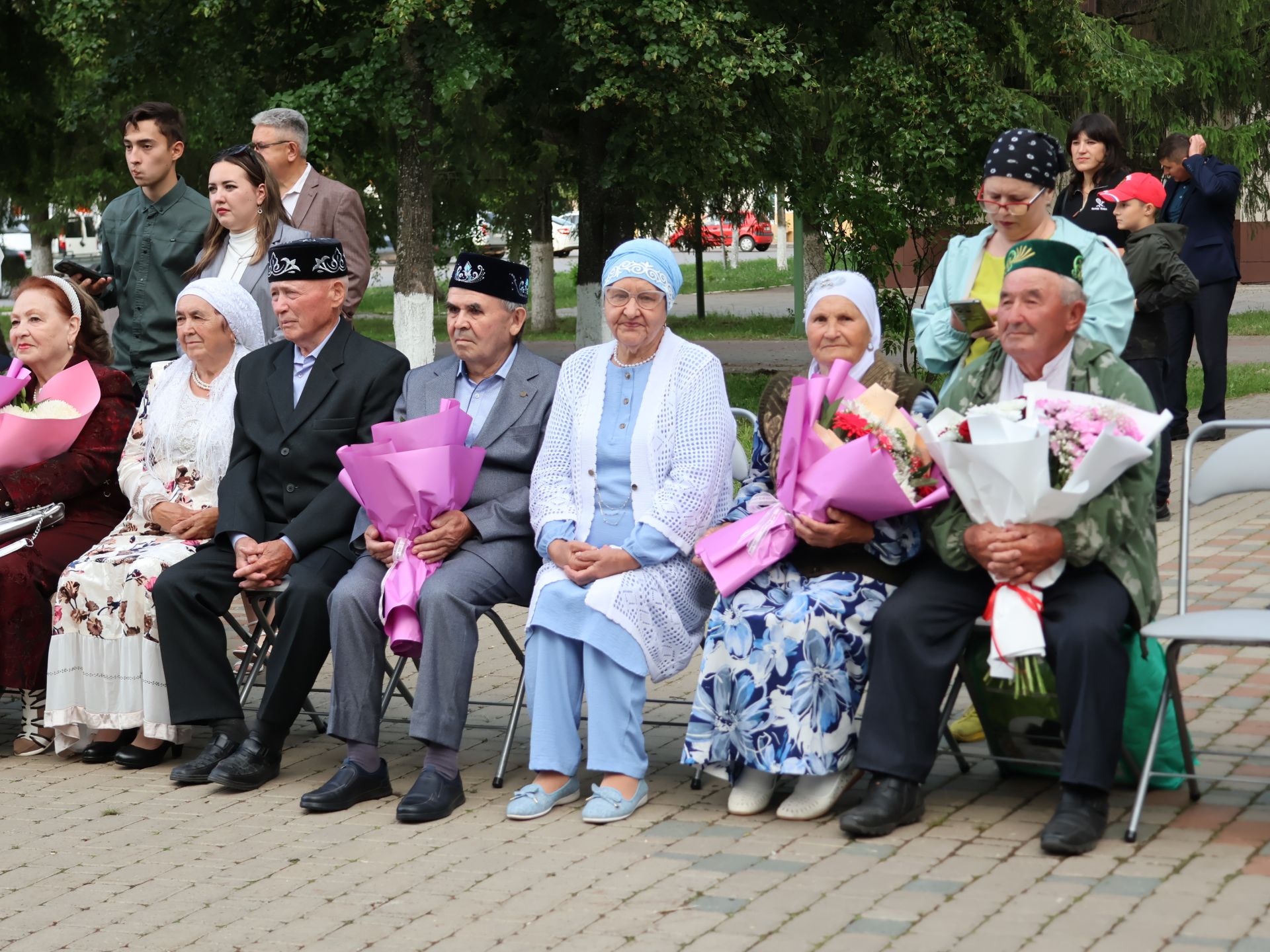 «Пар балдак»та мәңгелек мәхәббәт: Актаныш Бриллиант, Зөбәрҗәт һәм Алтын туй юбилярларын котлады