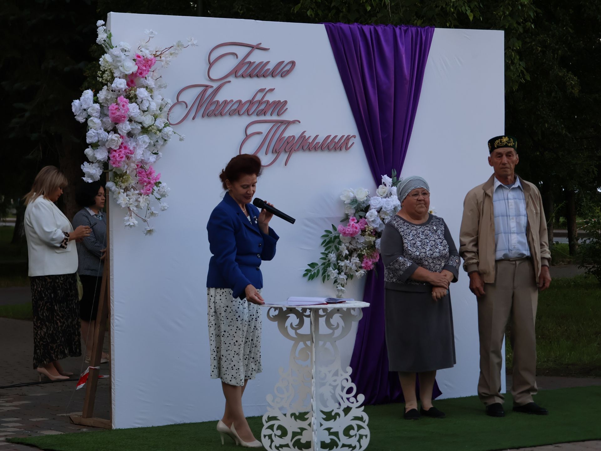 «Пар балдак»та мәңгелек мәхәббәт: Актаныш Бриллиант, Зөбәрҗәт һәм Алтын туй юбилярларын котлады
