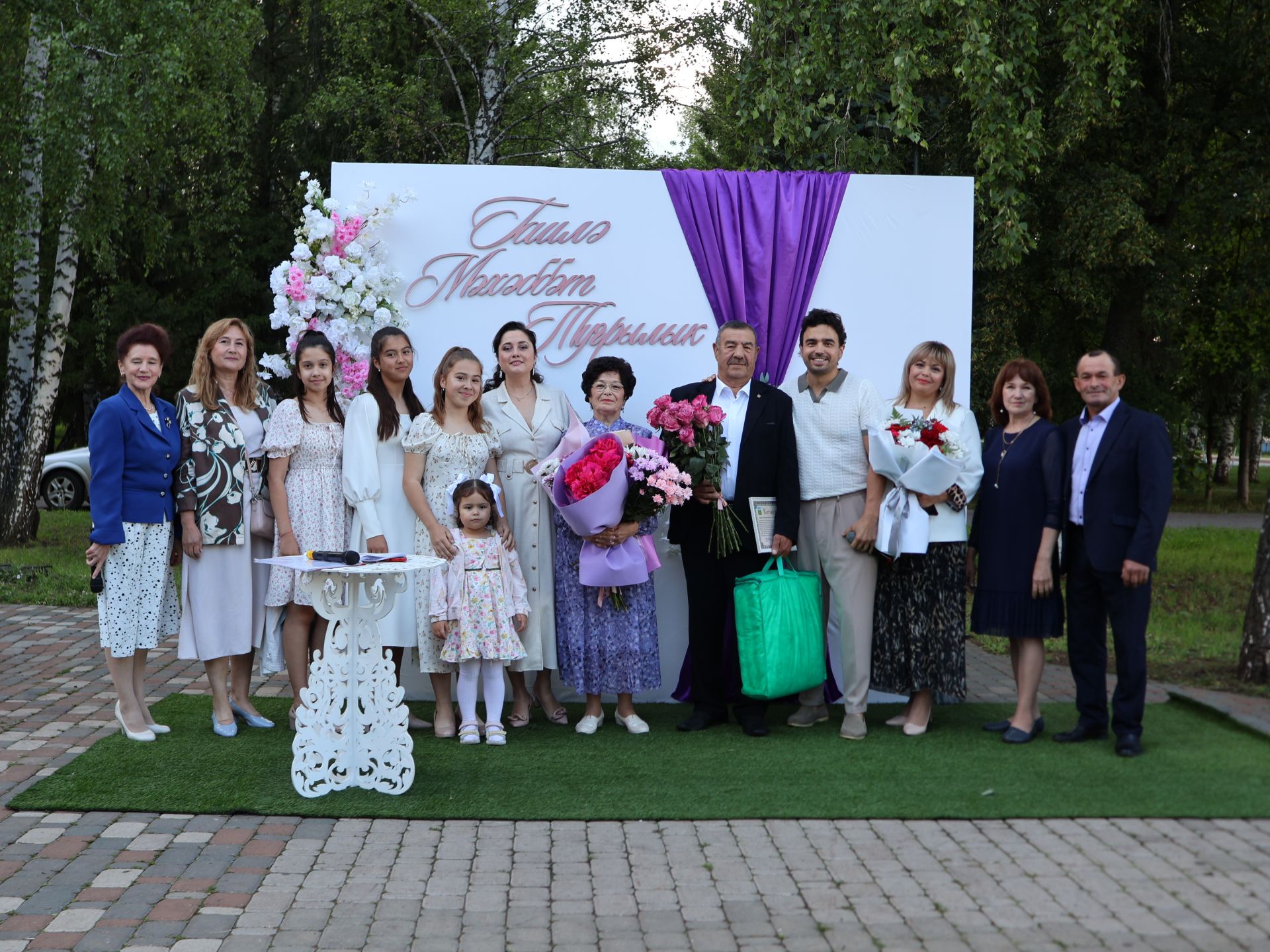«Пар балдак»та мәңгелек мәхәббәт: Актаныш Бриллиант, Зөбәрҗәт һәм Алтын туй юбилярларын котлады