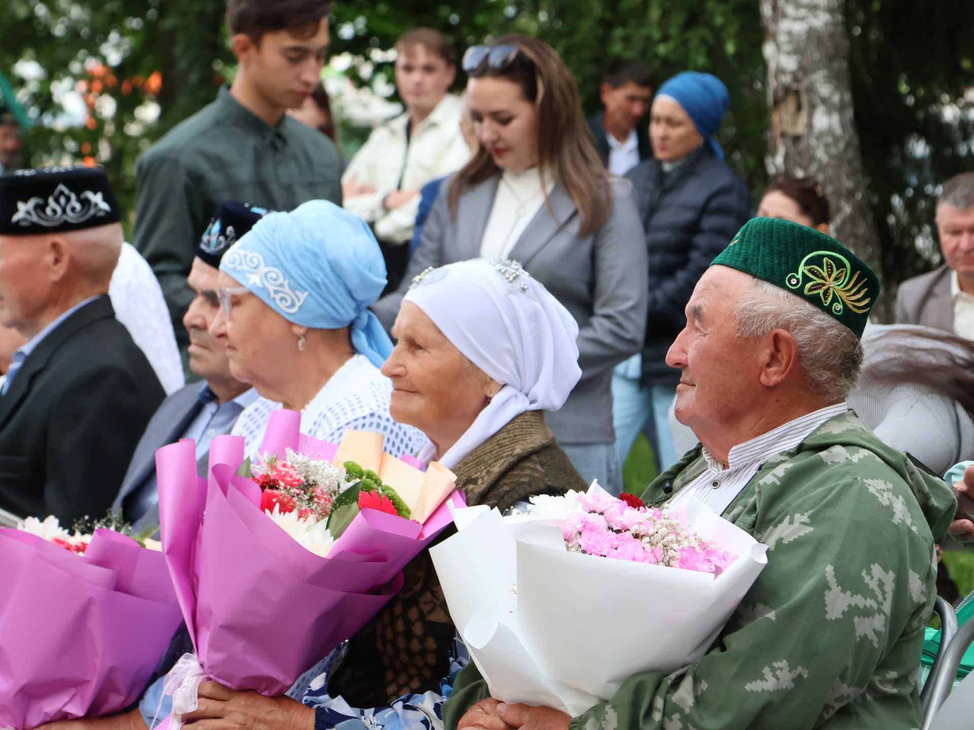 «Пар балдак»та мәңгелек мәхәббәт: Актаныш Бриллиант, Зөбәрҗәт һәм Алтын туй юбилярларын котлады