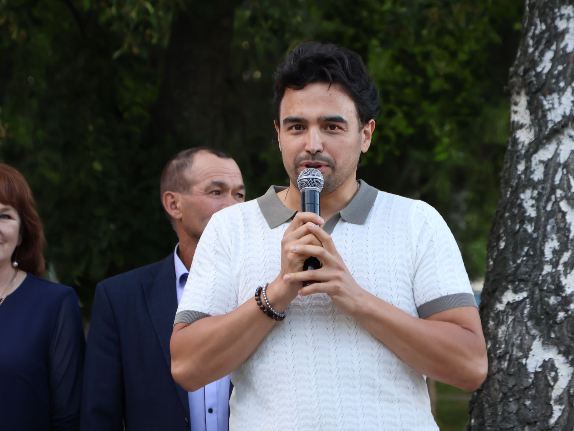 «Пар балдак»та мәңгелек мәхәббәт: Актаныш Бриллиант, Зөбәрҗәт һәм Алтын туй юбилярларын котлады