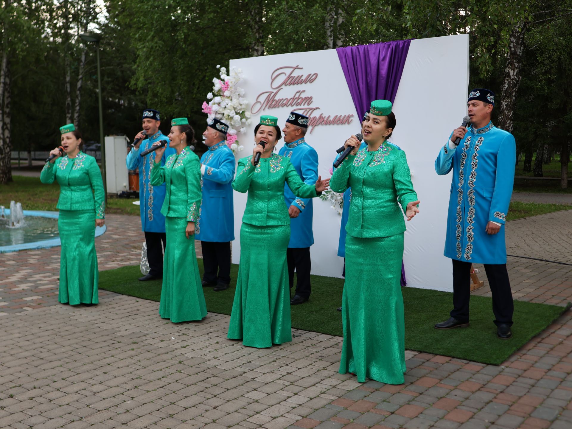 «Пар балдак»та мәңгелек мәхәббәт: Актаныш Бриллиант, Зөбәрҗәт һәм Алтын туй юбилярларын котлады