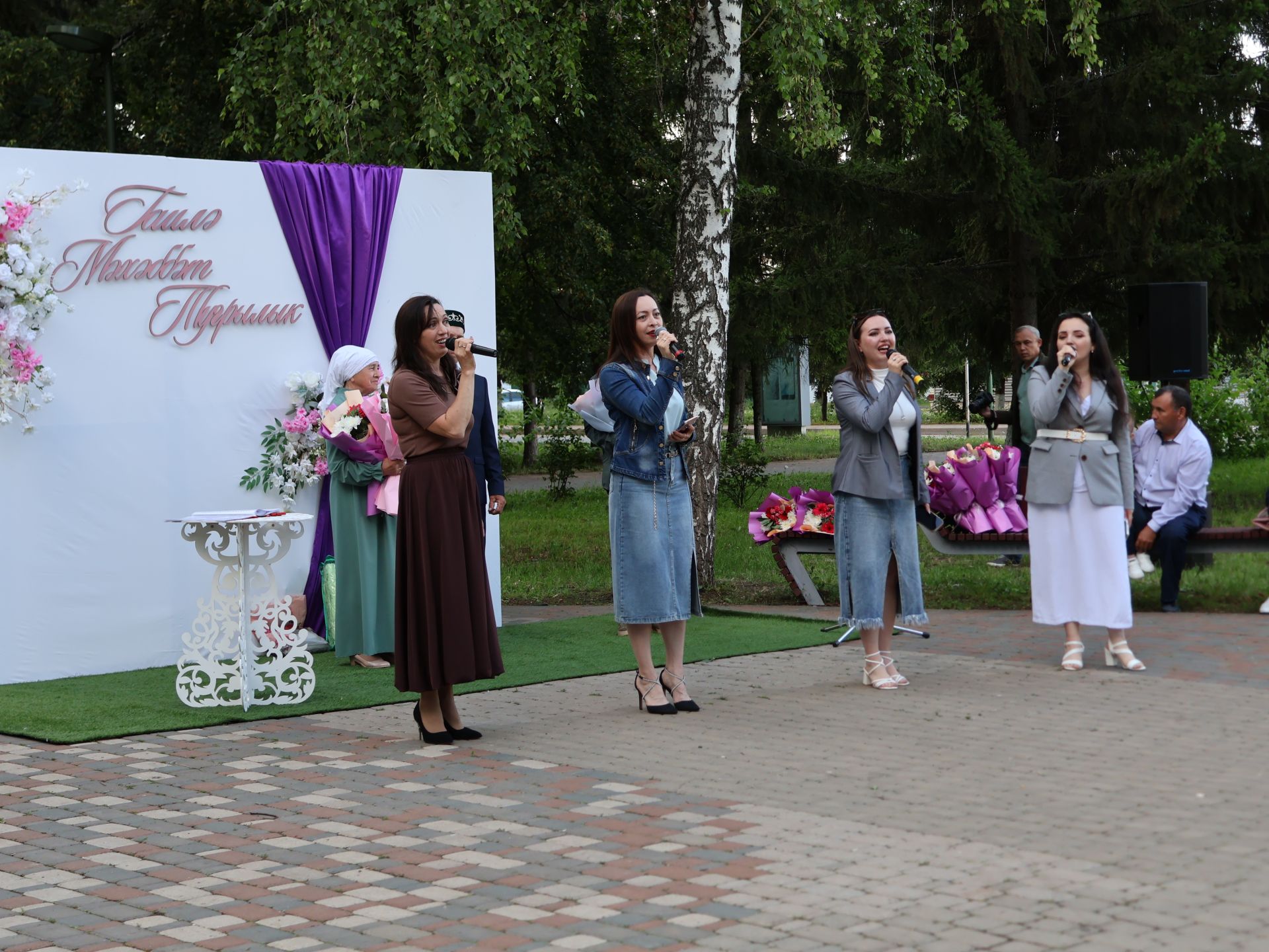 «Пар балдак»та мәңгелек мәхәббәт: Актаныш Бриллиант, Зөбәрҗәт һәм Алтын туй юбилярларын котлады