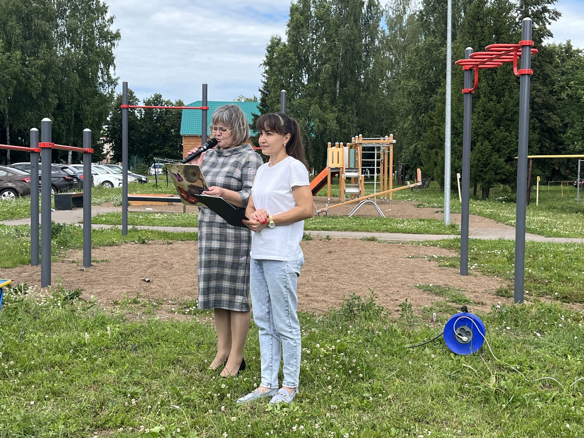Татарстанда җәй: Актанышның яшь гаиләләре «Гаиләм-җылы учагым» ишегалды бәйрәмендә ял итте