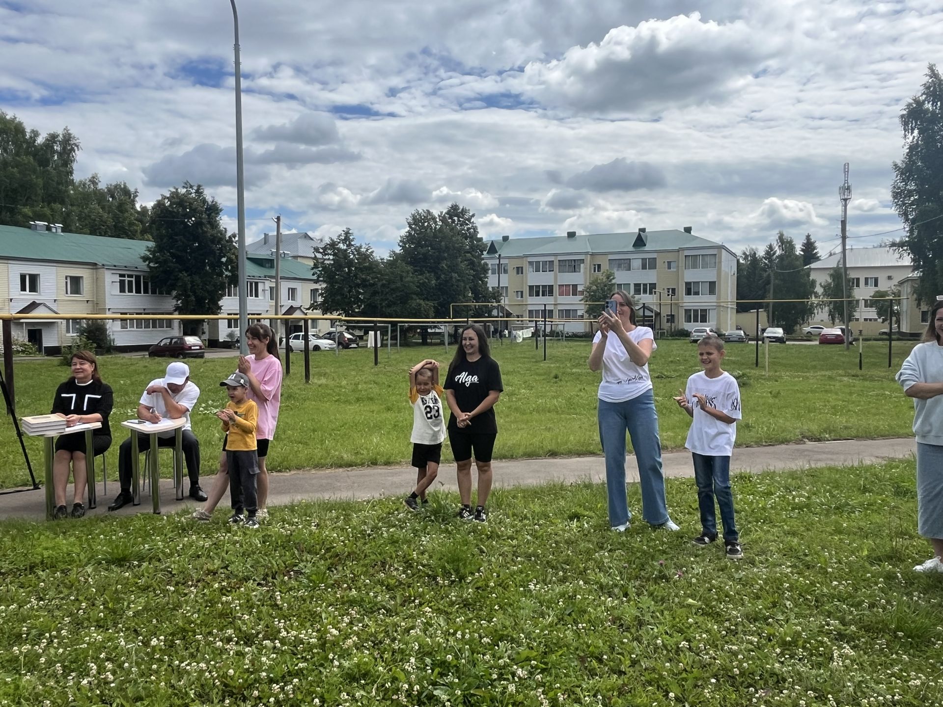 Татарстанда җәй: Актанышның яшь гаиләләре «Гаиләм-җылы учагым» ишегалды бәйрәмендә ял итте