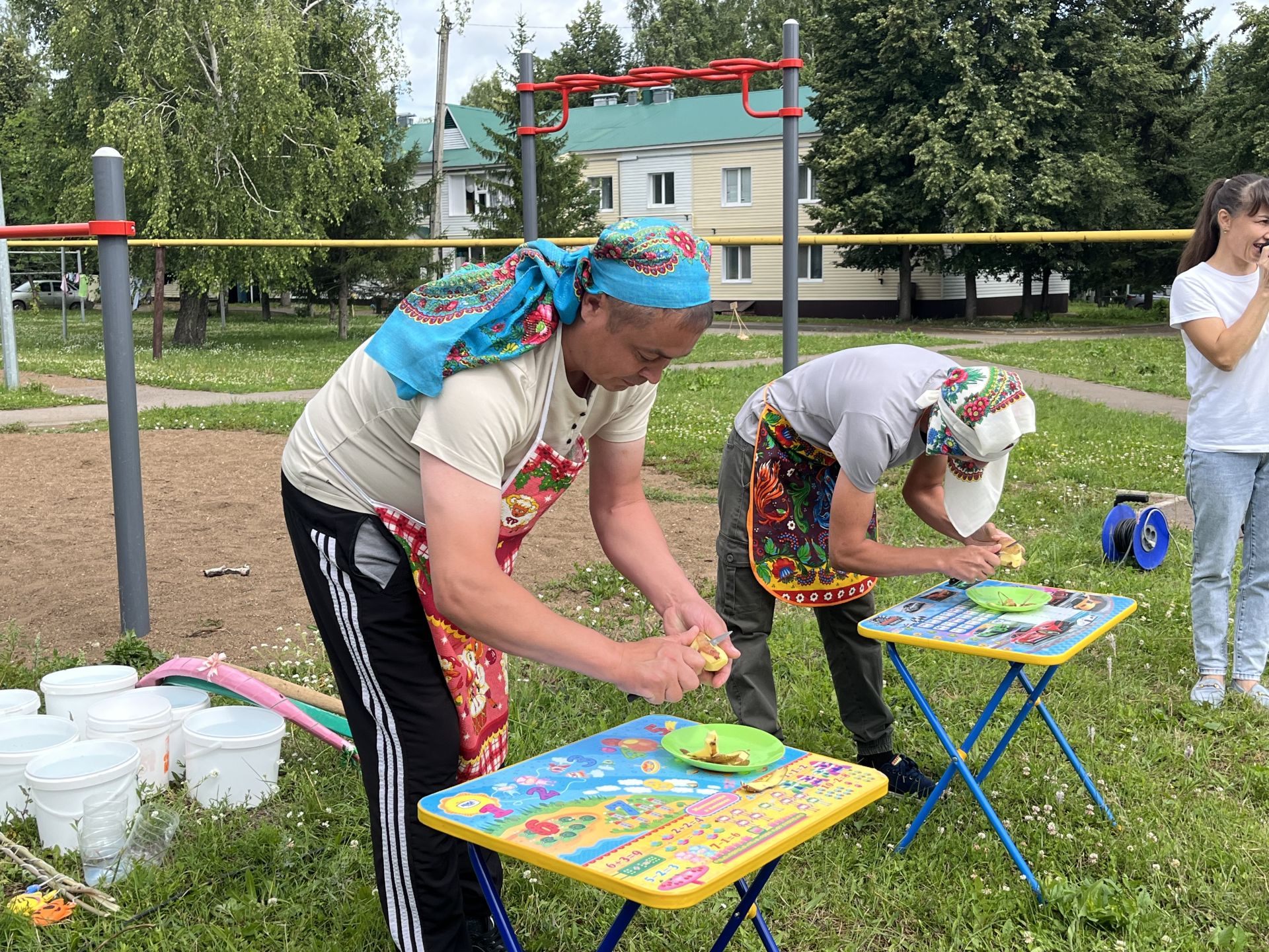 Татарстанда җәй: Актанышның яшь гаиләләре «Гаиләм-җылы учагым» ишегалды бәйрәмендә ял итте