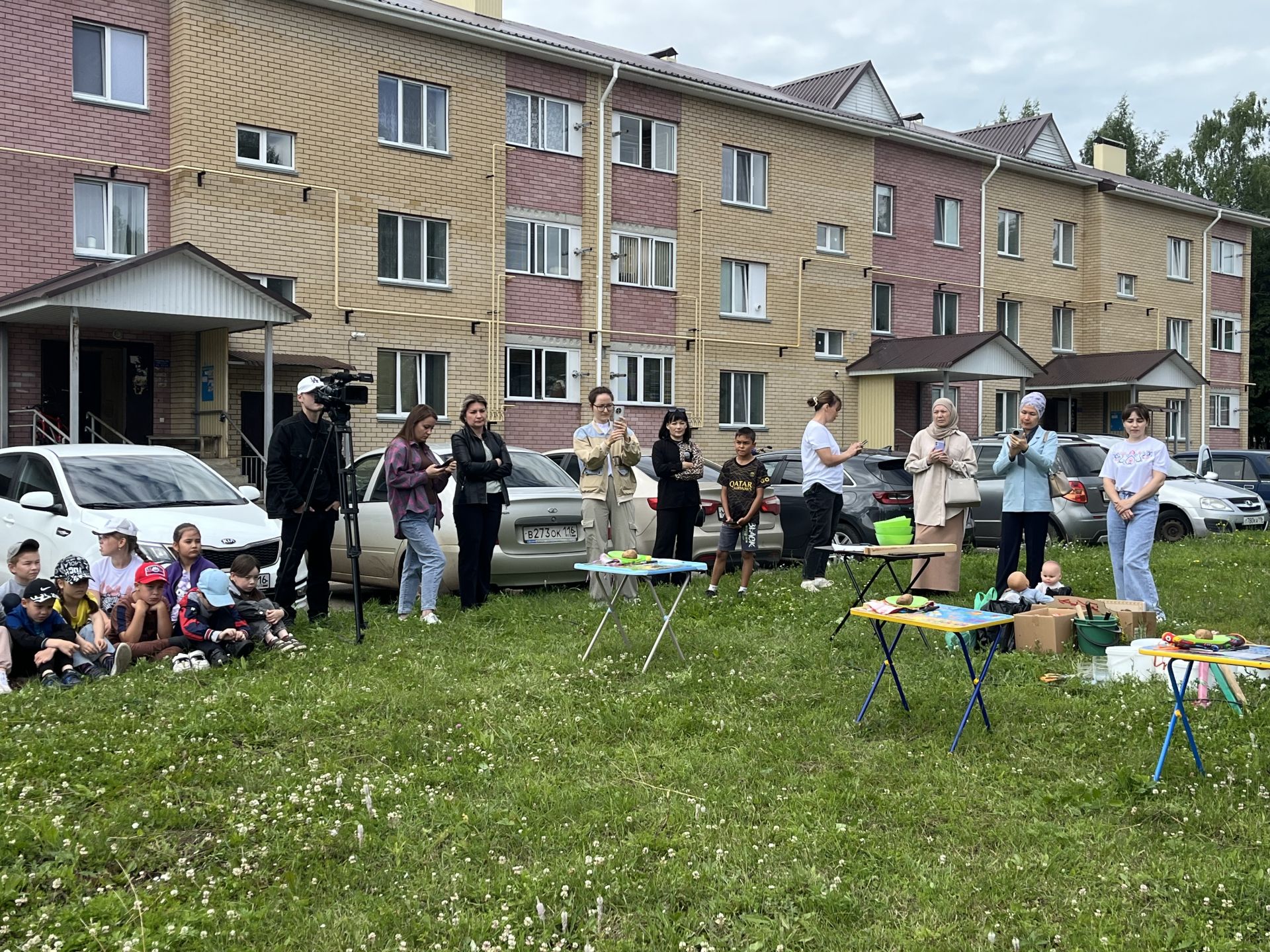 Татарстанда җәй: Актанышның яшь гаиләләре «Гаиләм-җылы учагым» ишегалды бәйрәмендә ял итте